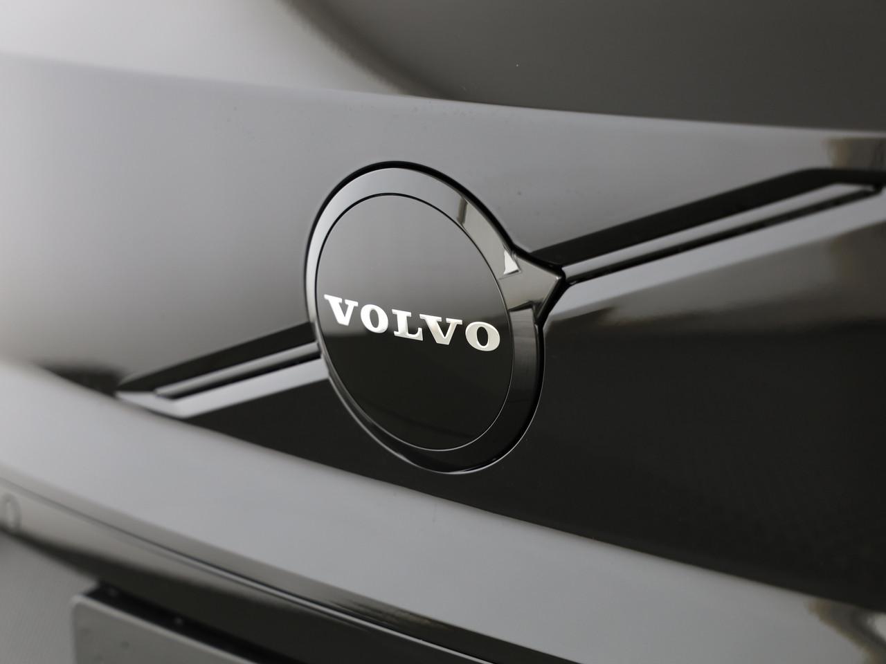 VOLVO EX30 E60 Plus Swiss Black Edition-image-5