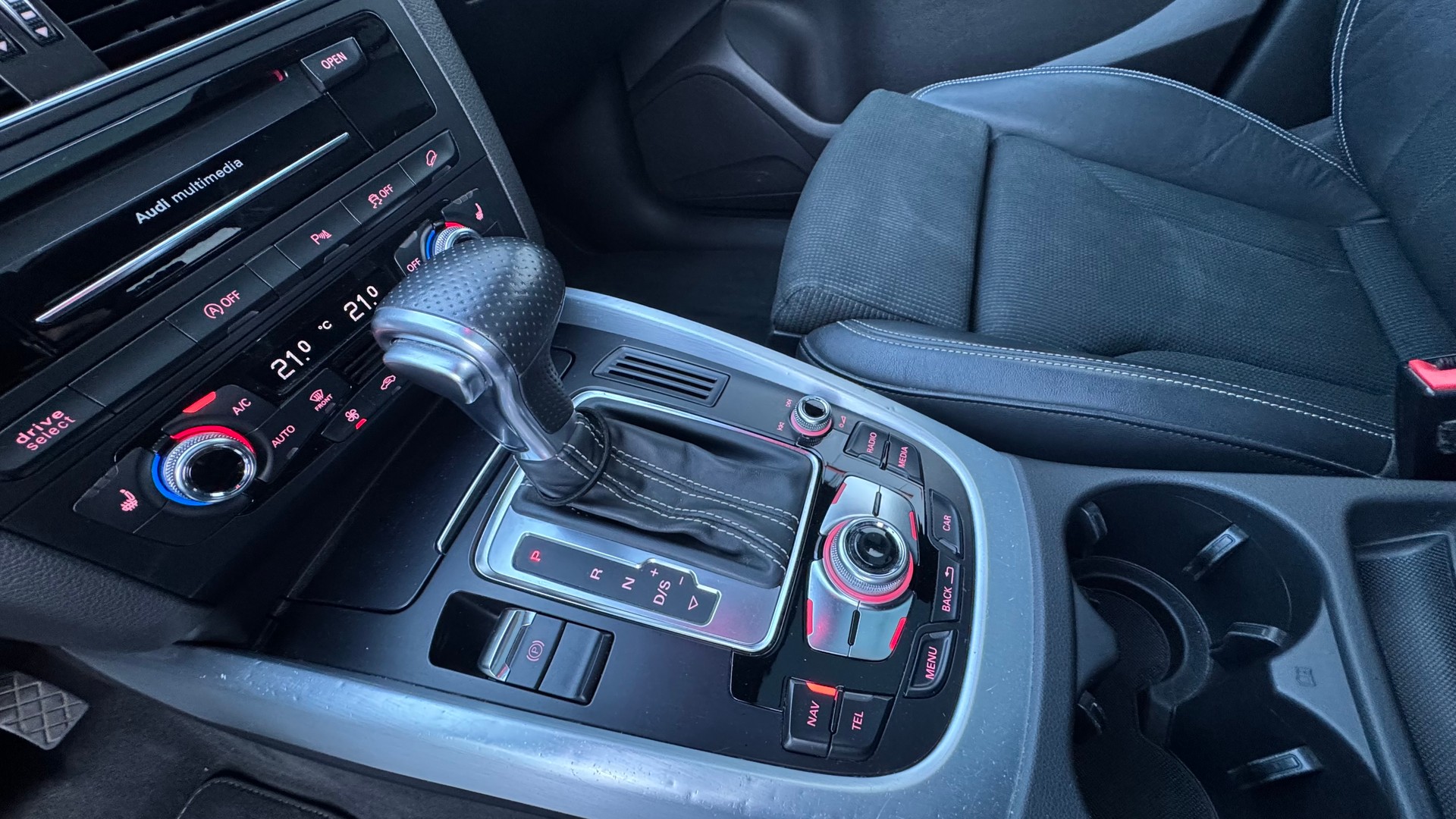 AUDI Q5 2.0 TDI quattro S-tronic-image-20