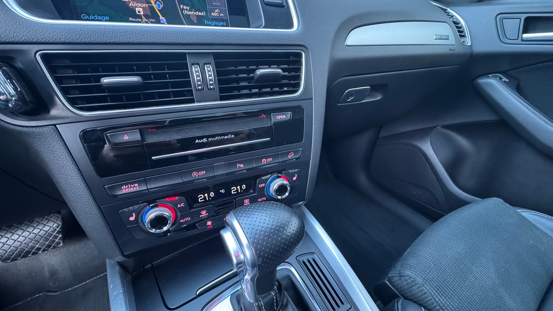 AUDI Q5 2.0 TDI quattro S-tronic-image-21