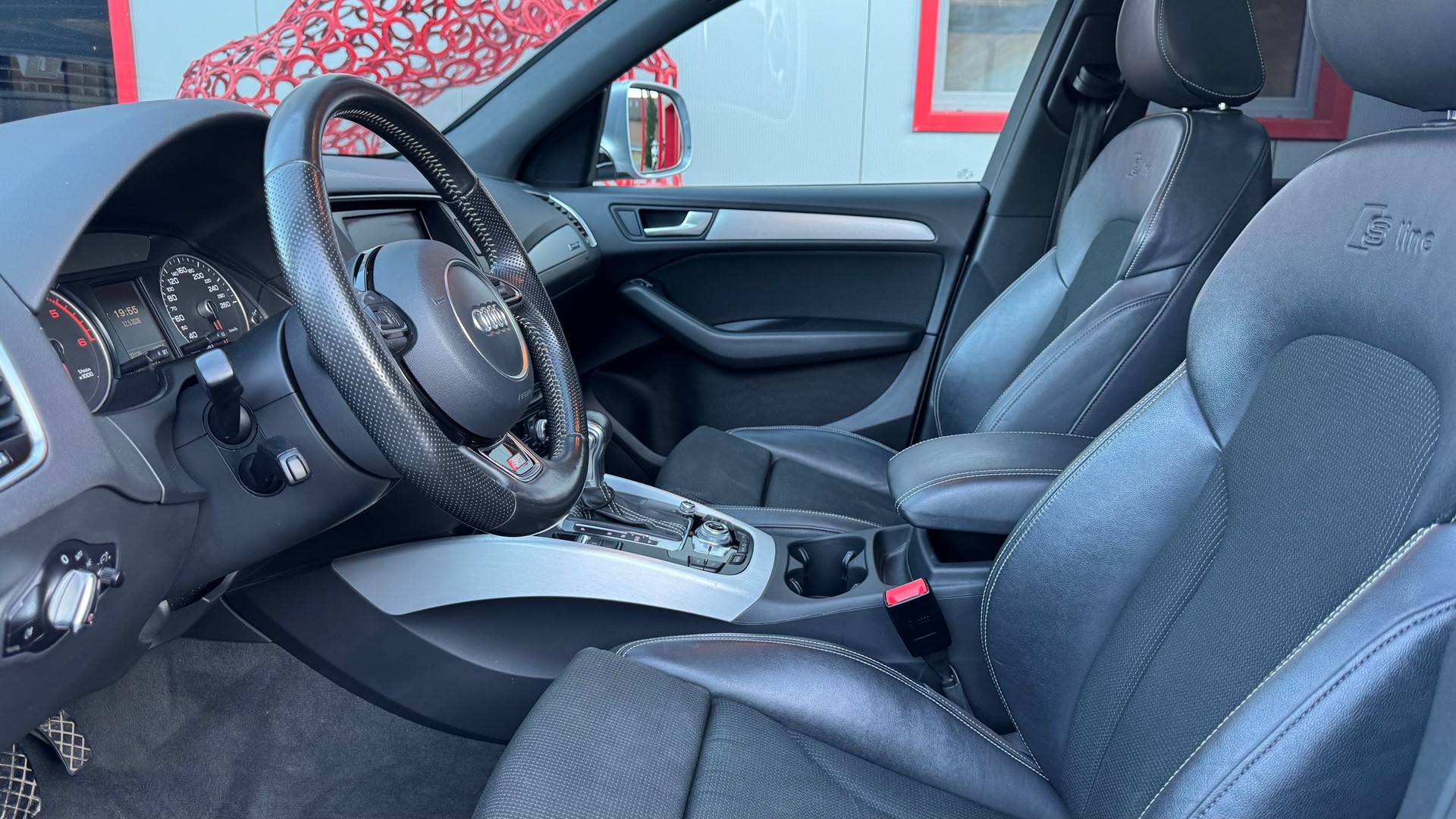 AUDI Q5 2.0 TDI quattro S-tronic-image-8