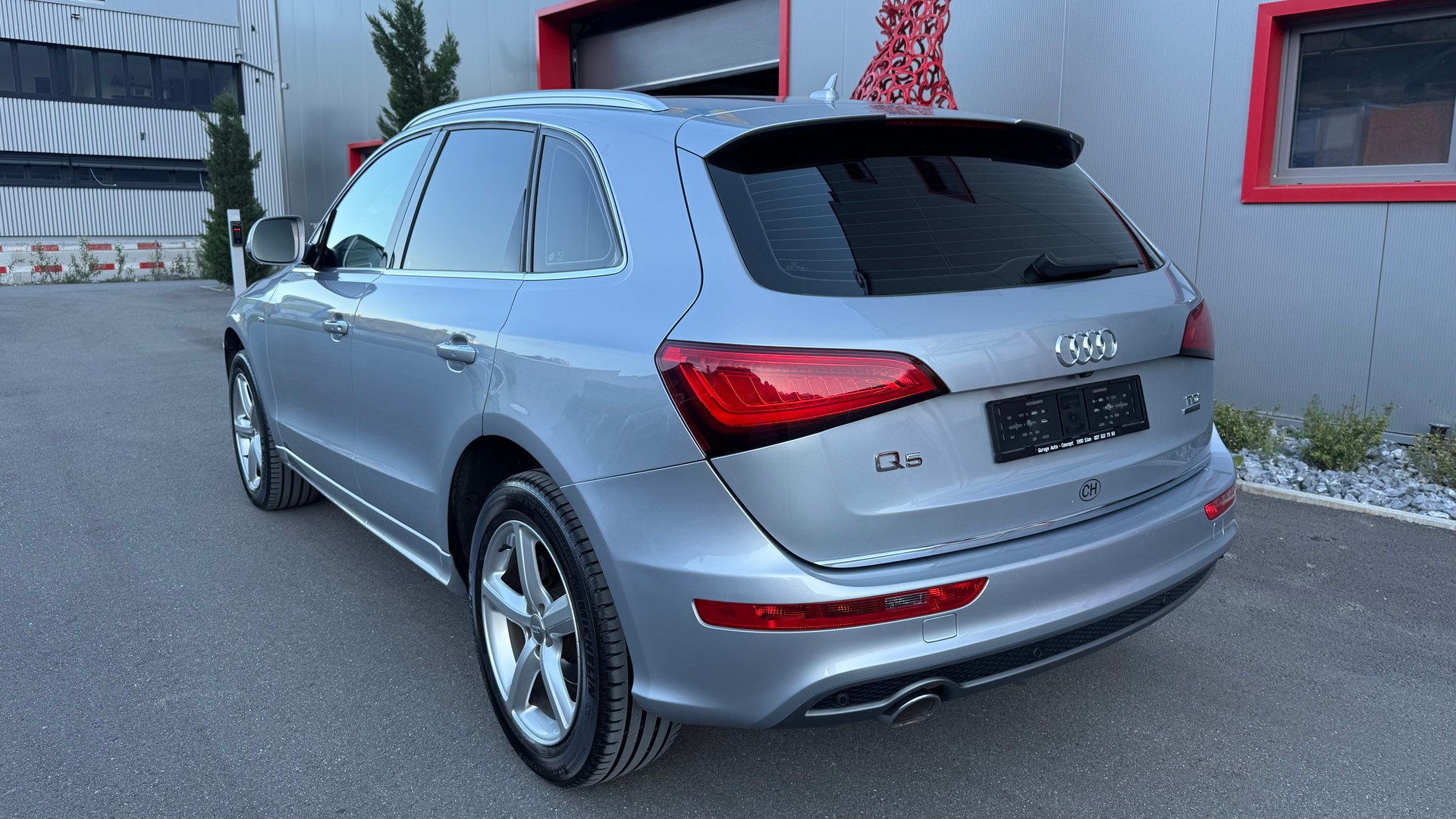 AUDI Q5 2.0 TDI quattro S-tronic-showroom-element-3