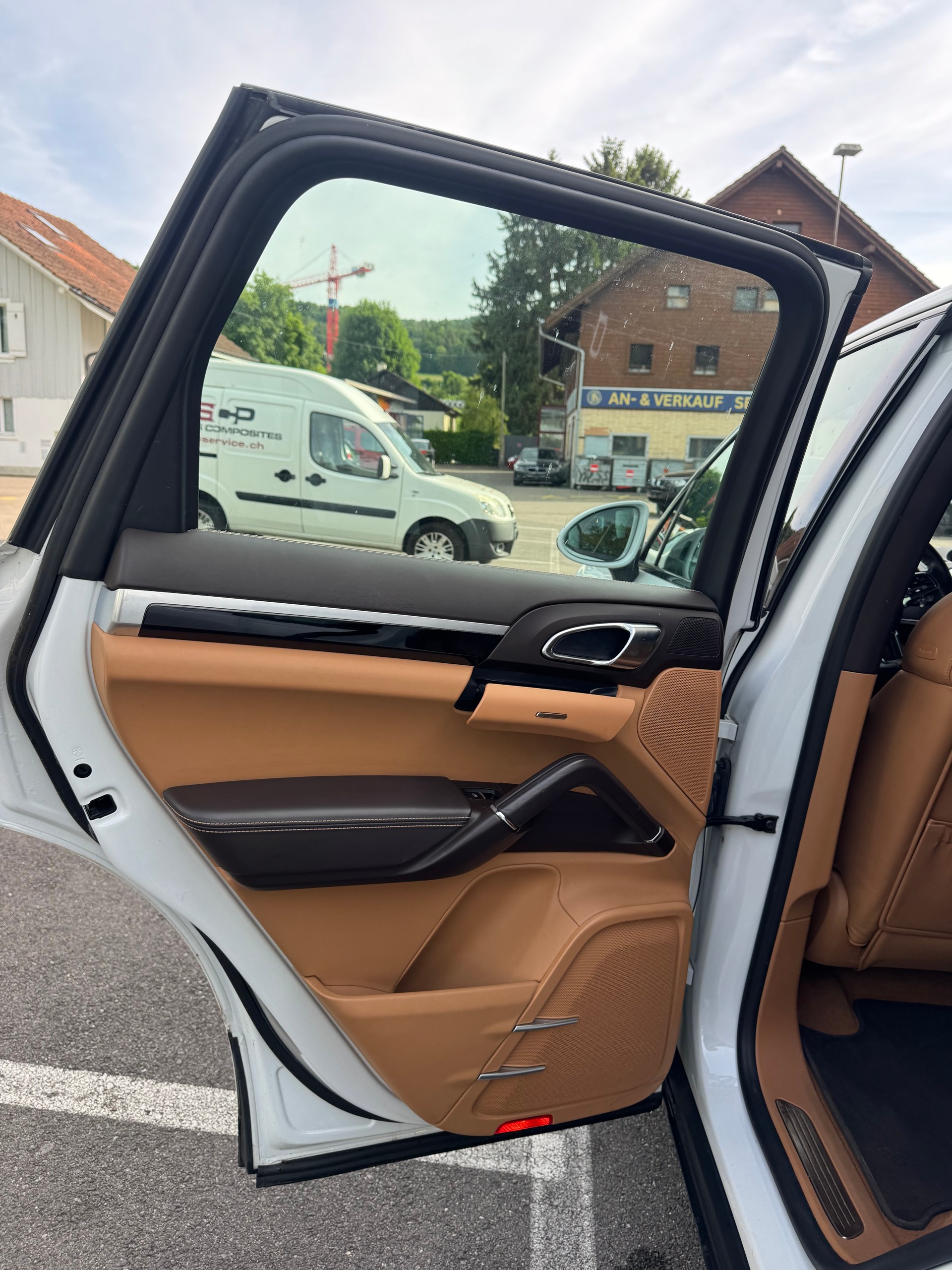 PORSCHE Cayenne S-image-12