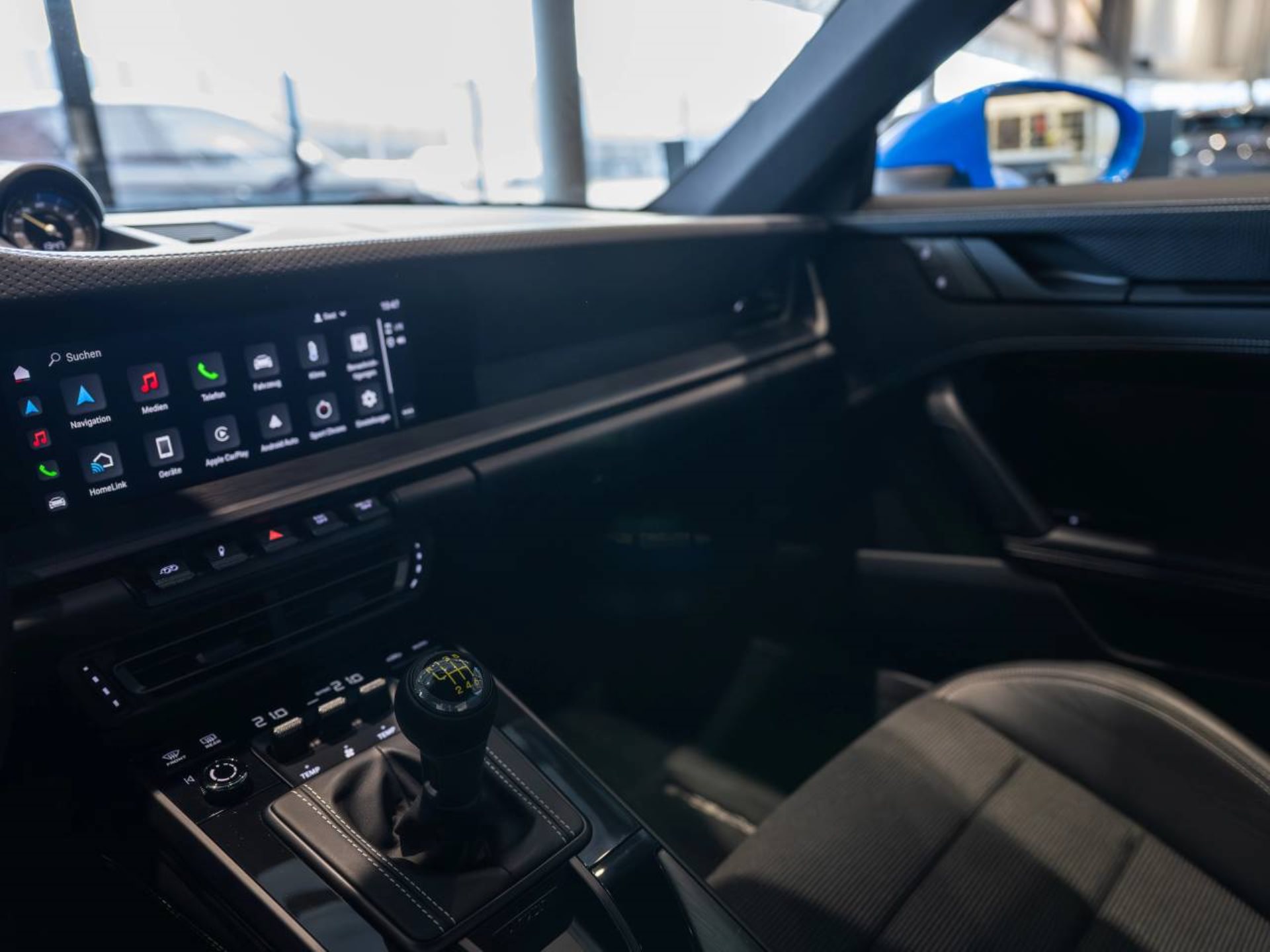 PORSCHE 911 GT3 mit Touring-Paket-image-14