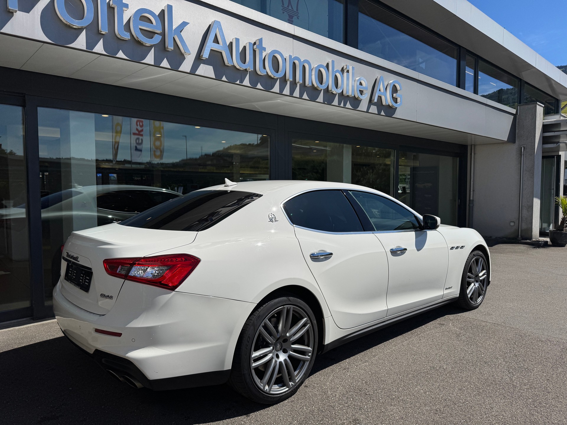 MASERATI Ghibli S Q4 3.0 GranSport-showroom-element-3