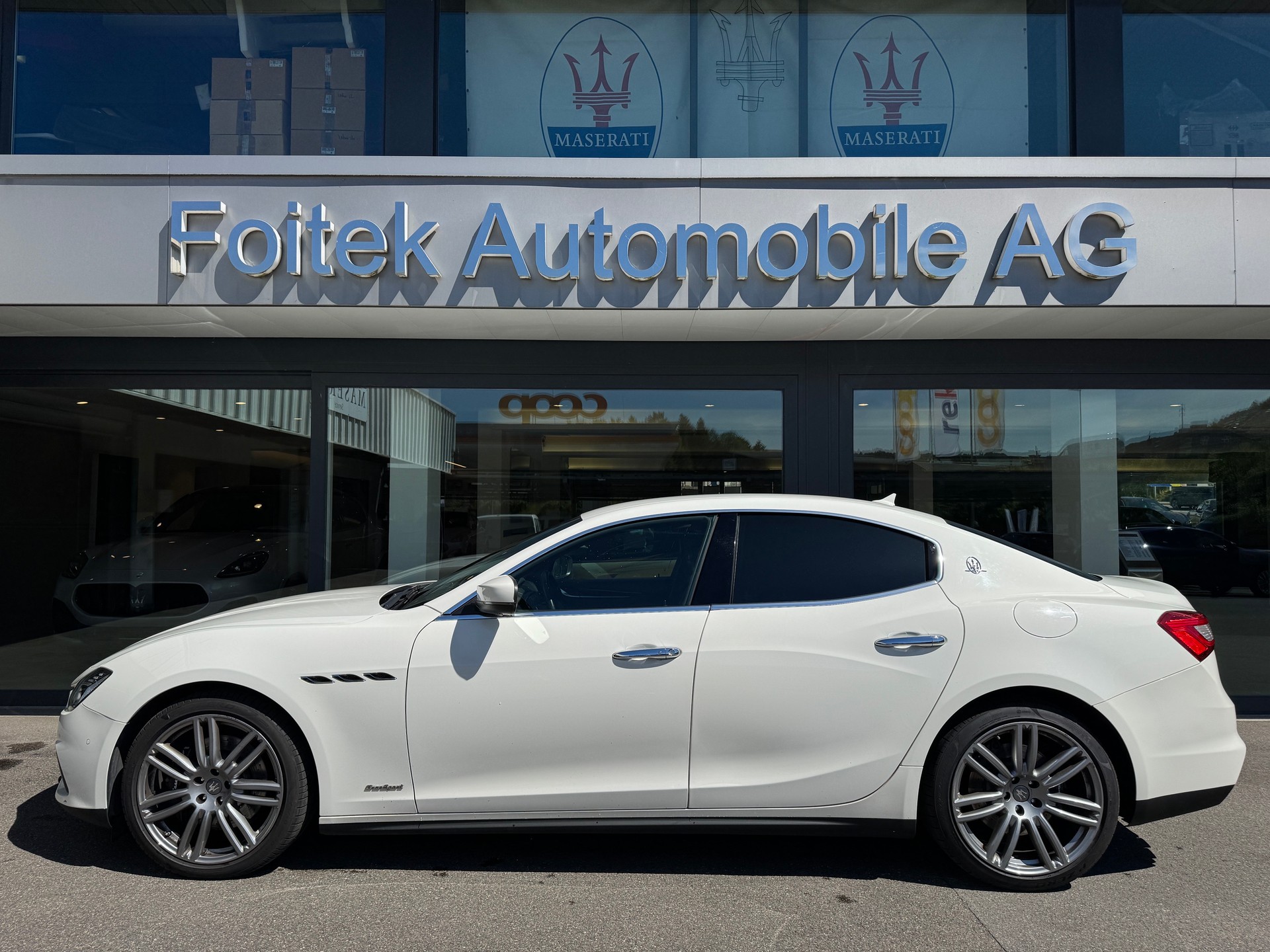 MASERATI Ghibli S Q4 3.0 GranSport-showroom-element-1