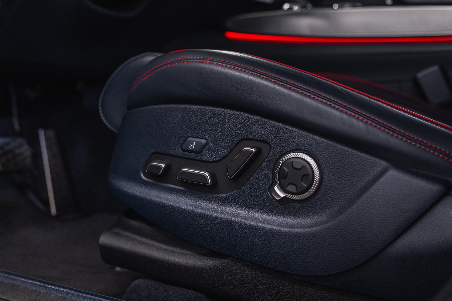 GENESIS GV70 2.5 TGDI Sport AT8 AWD-image-15