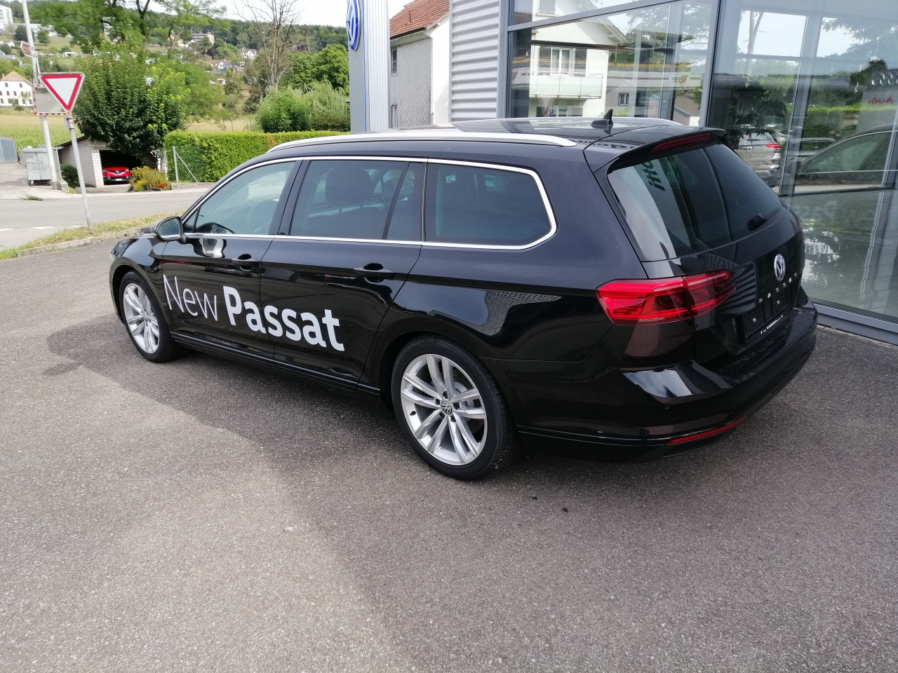 VW Passat Variant 2.0 TSI Business DSG-image-1