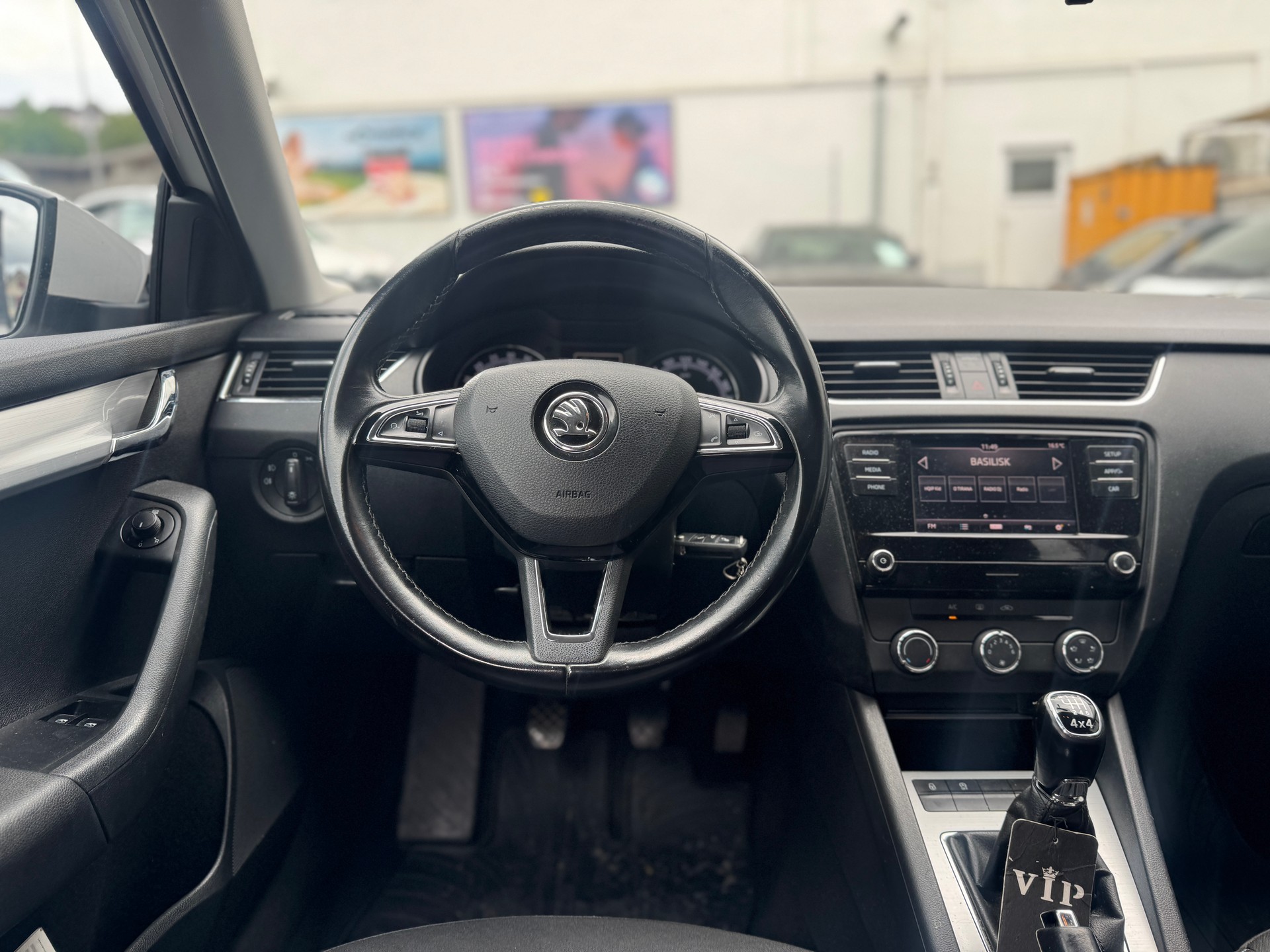 SKODA Octavia Combi 2.0 TDI Style 4x4-image-8