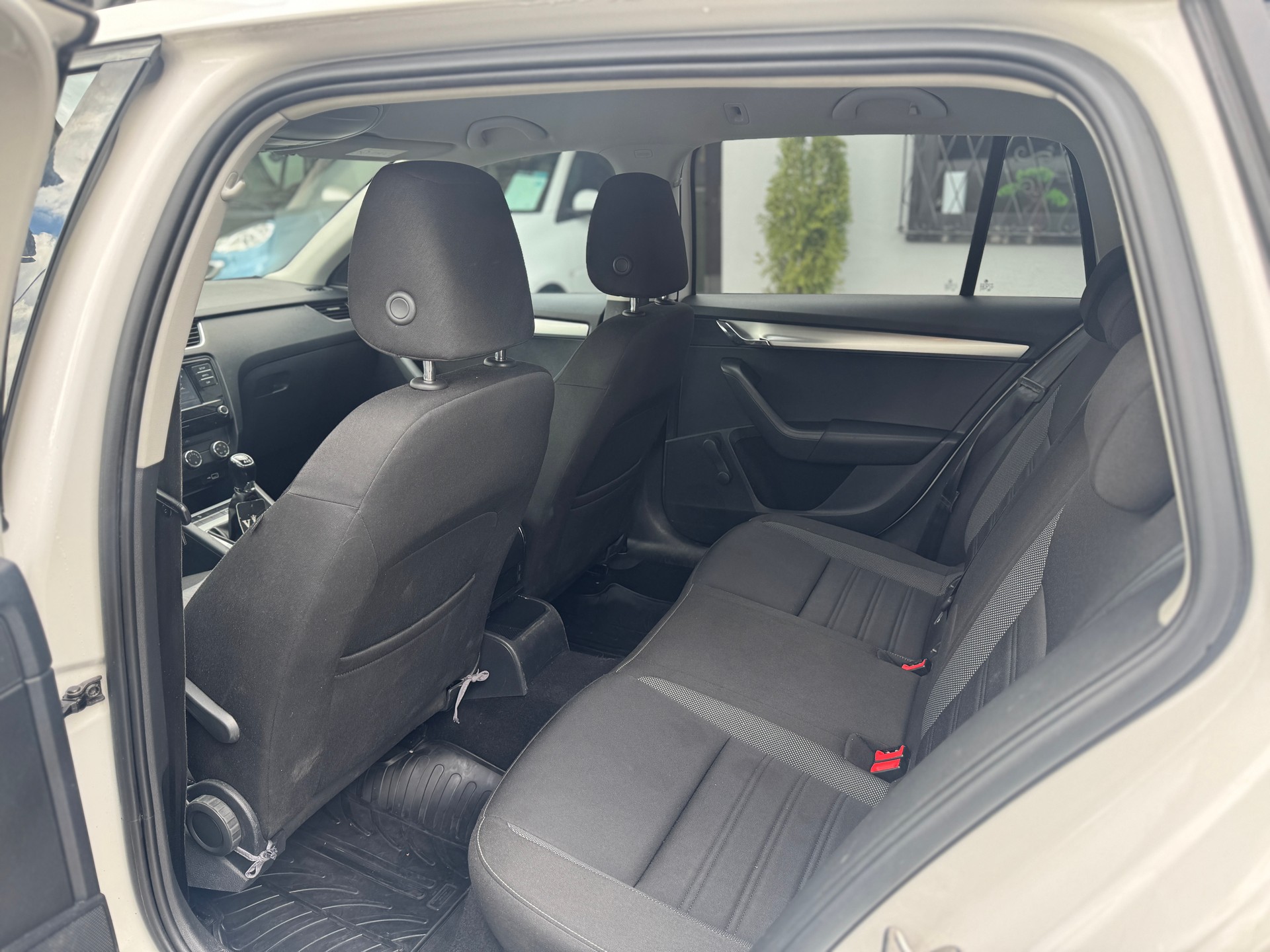 SKODA Octavia Combi 2.0 TDI Style 4x4-image-6