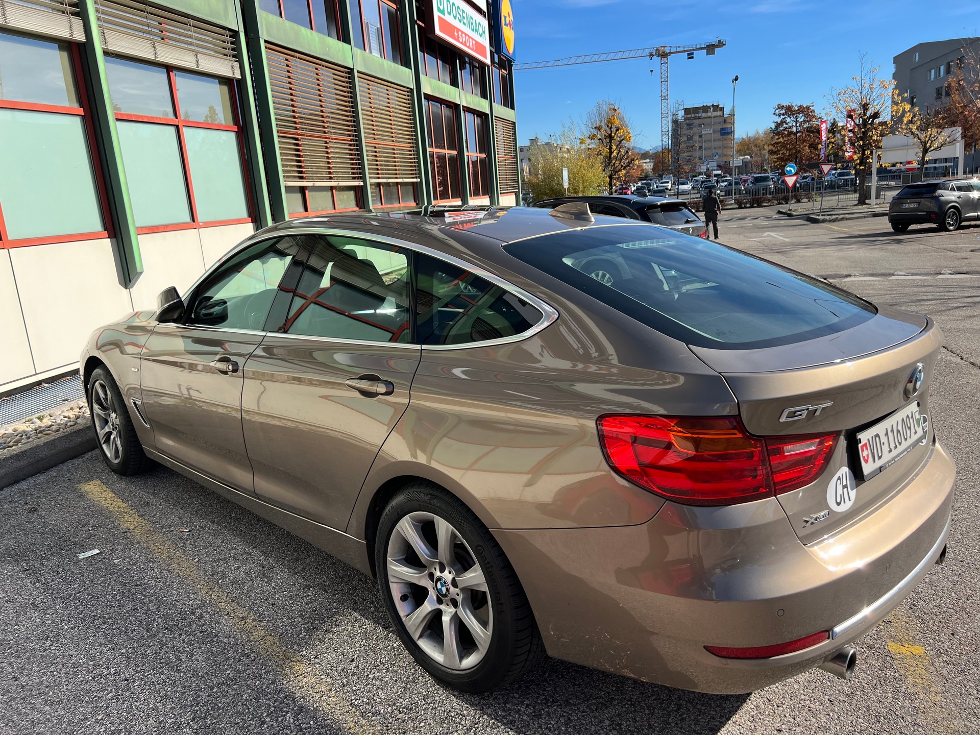 BMW 335i xDrive-image-1