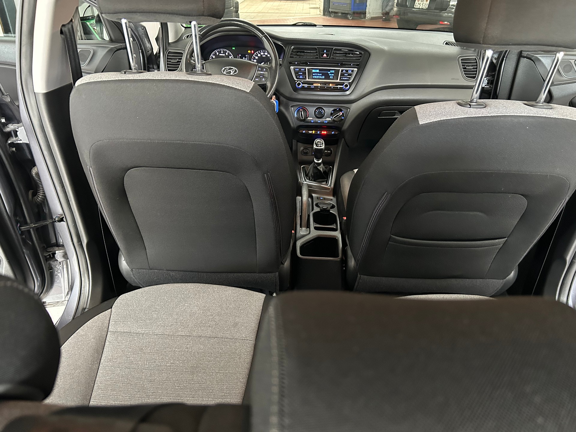 HYUNDAI i20 1.4 Amplia-image-9
