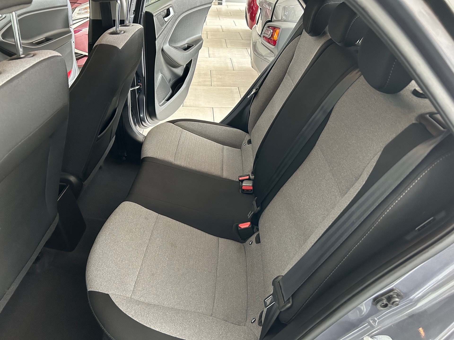 HYUNDAI i20 1.4 Amplia-image-5