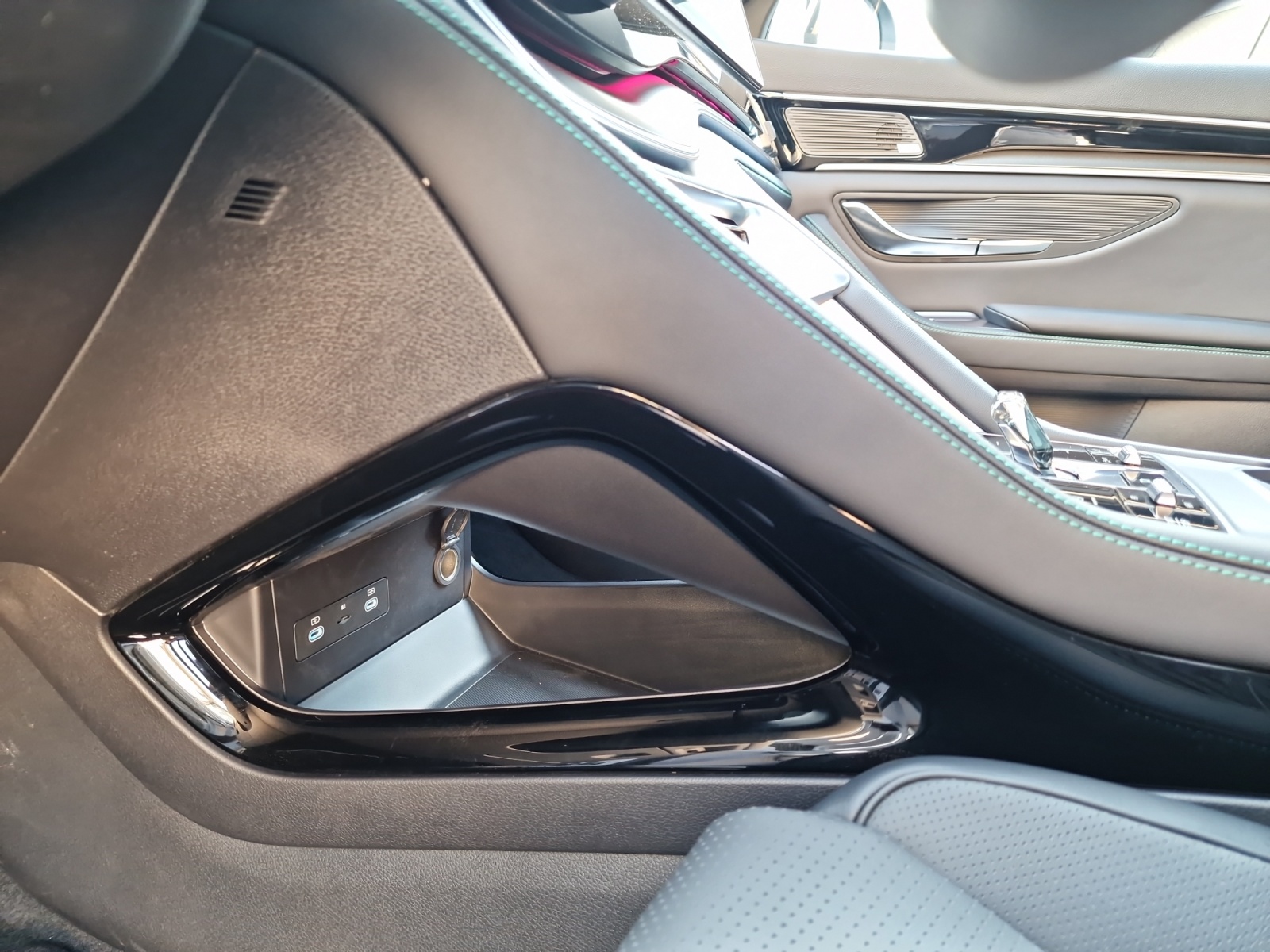 BYD Seal U DM-i Design AWD Panorama 324 PS-image-24