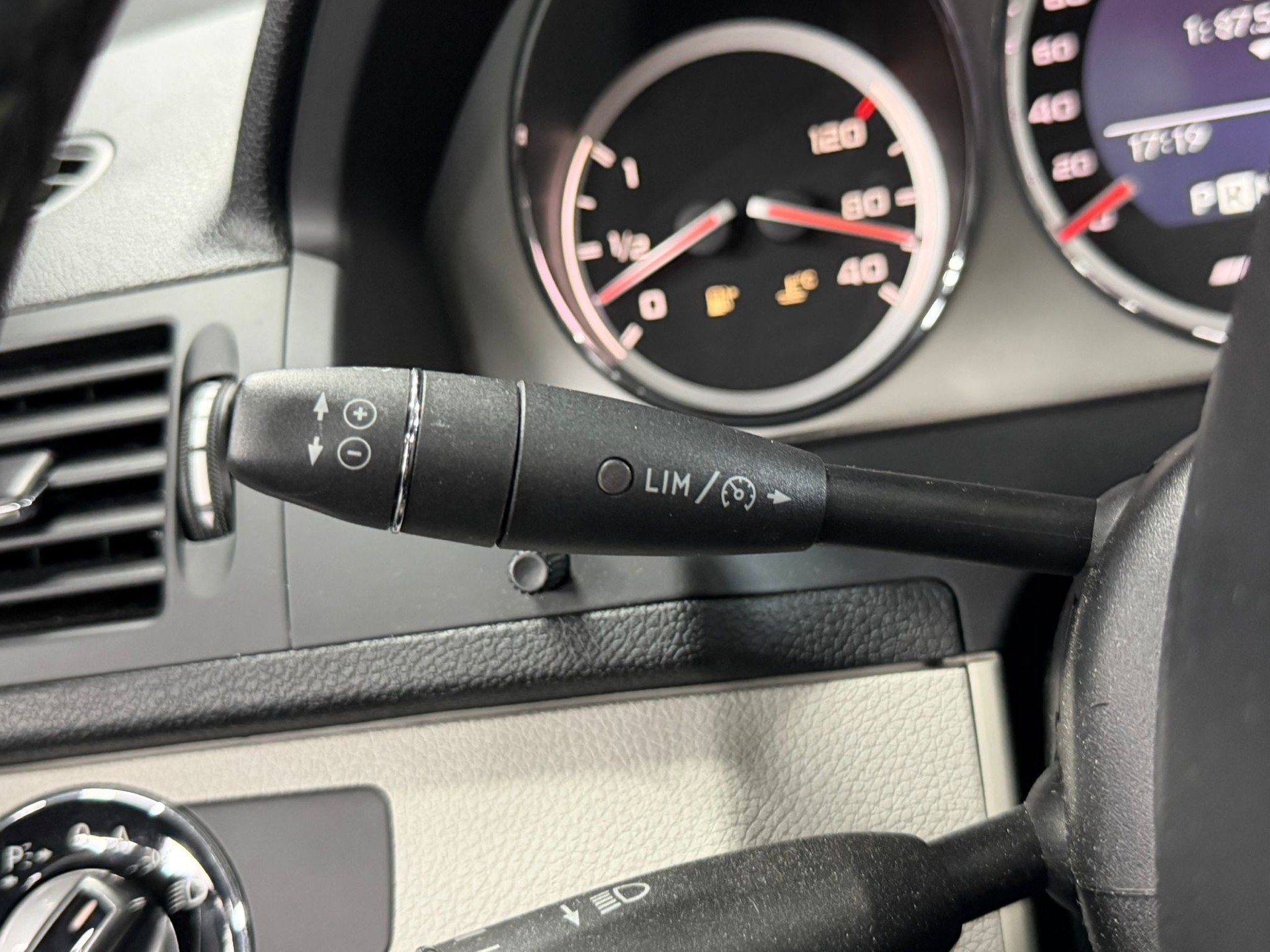 MERCEDES-BENZ C 63 AMG Avantgarde 7G-Tronic-image-13