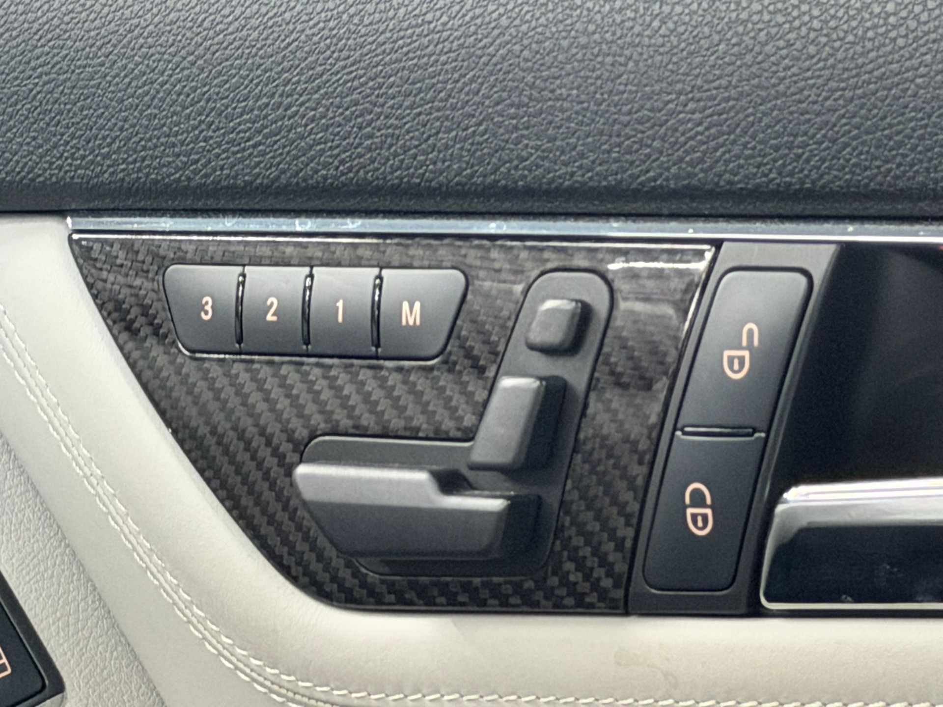 MERCEDES-BENZ C 63 AMG Avantgarde 7G-Tronic-image-11