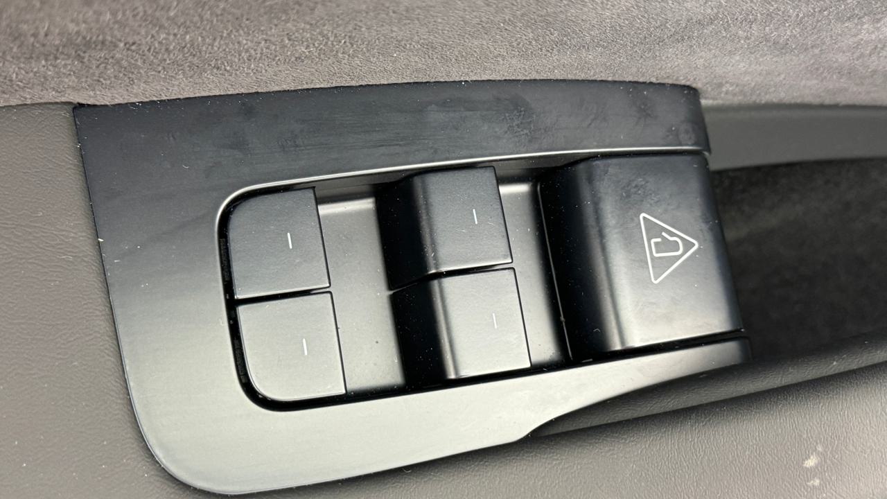 TESLA Model 3 Long Range Dual Motor AWD-image-8