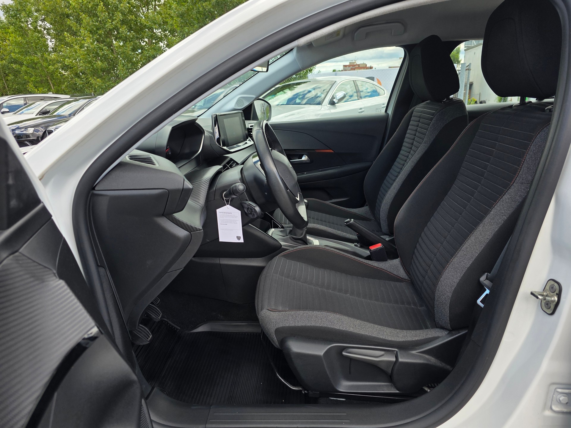PEUGEOT 208 1.5 BlueHDi Active Pack * CH-Fahrzeug * Frisch ab MFK *-image-9