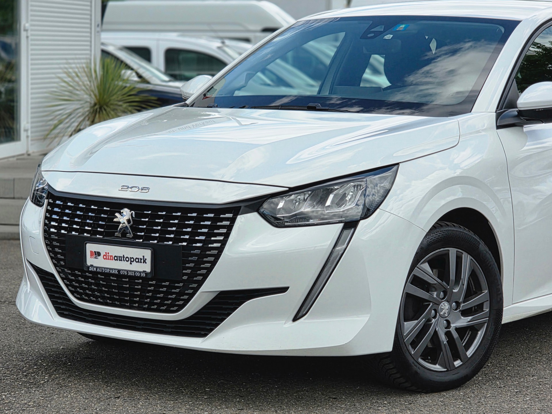 PEUGEOT 208 1.5 BlueHDi Active Pack * CH-Fahrzeug * Frisch ab MFK *-image-2