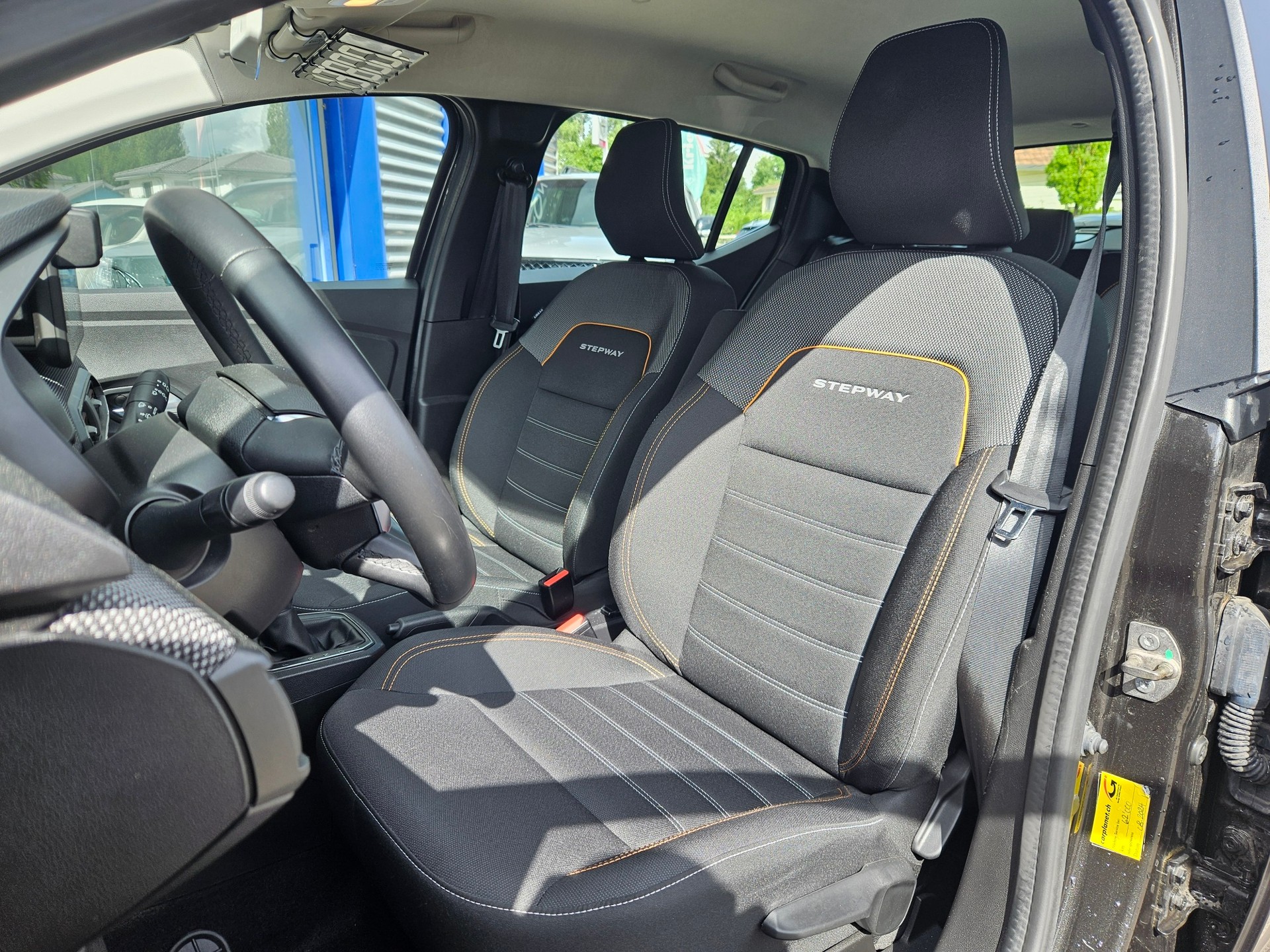 DACIA Sandero Stepway TCe 90 Comfort CVT-image-5