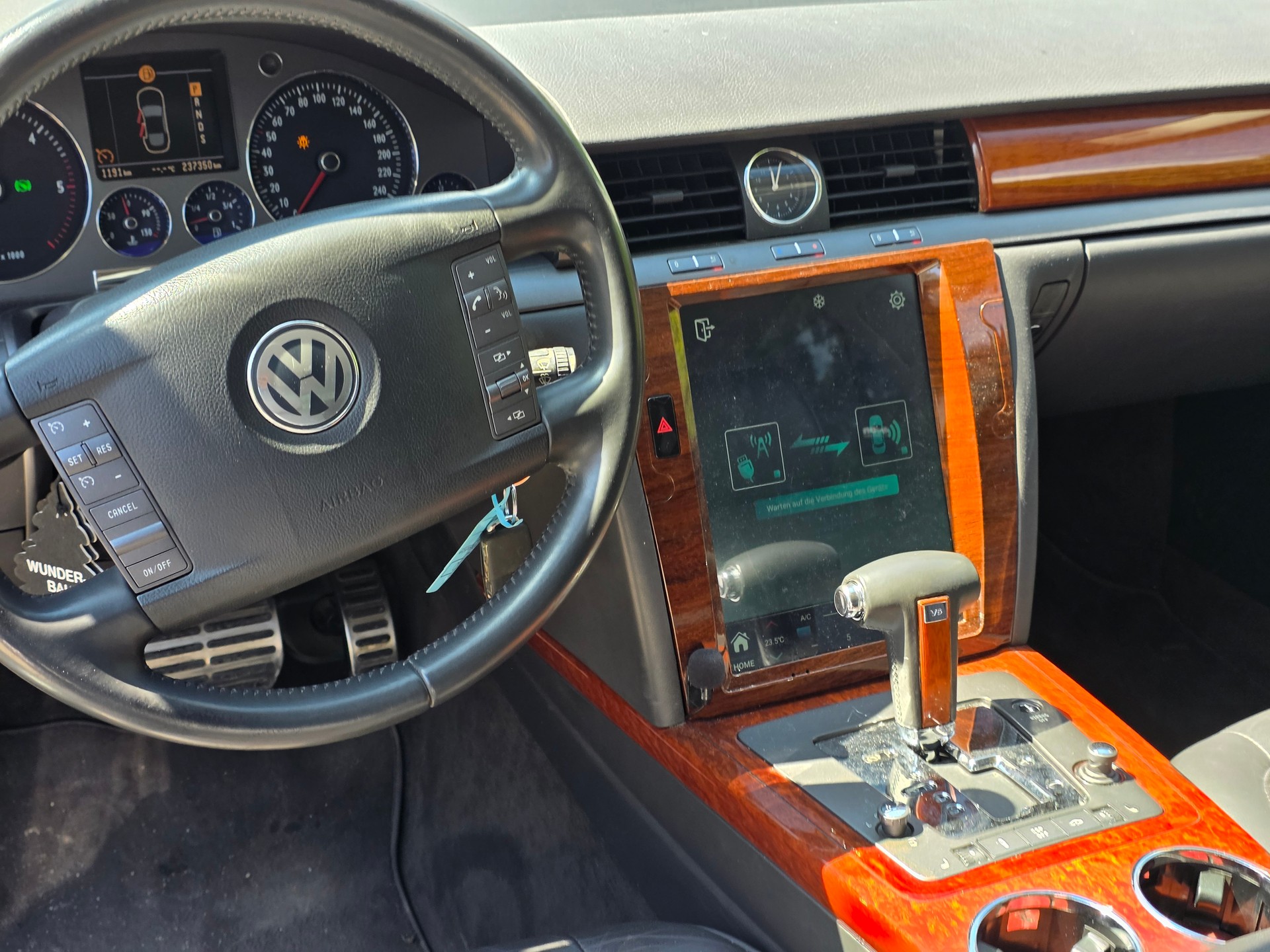 VW Phaeton 3.0 TDi V6 4Motion Tiptronic-image-13