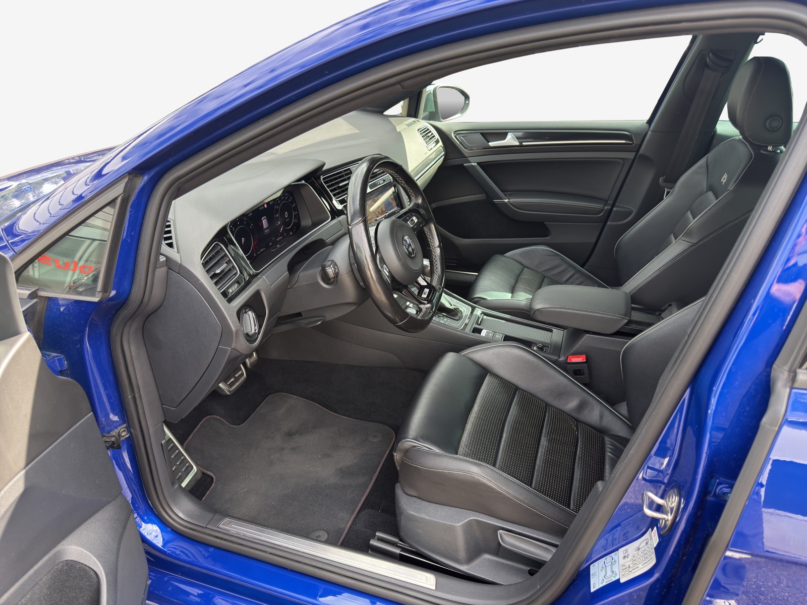 VW Golf Variant 2.0 TSI R 4Motion DSG-image-7