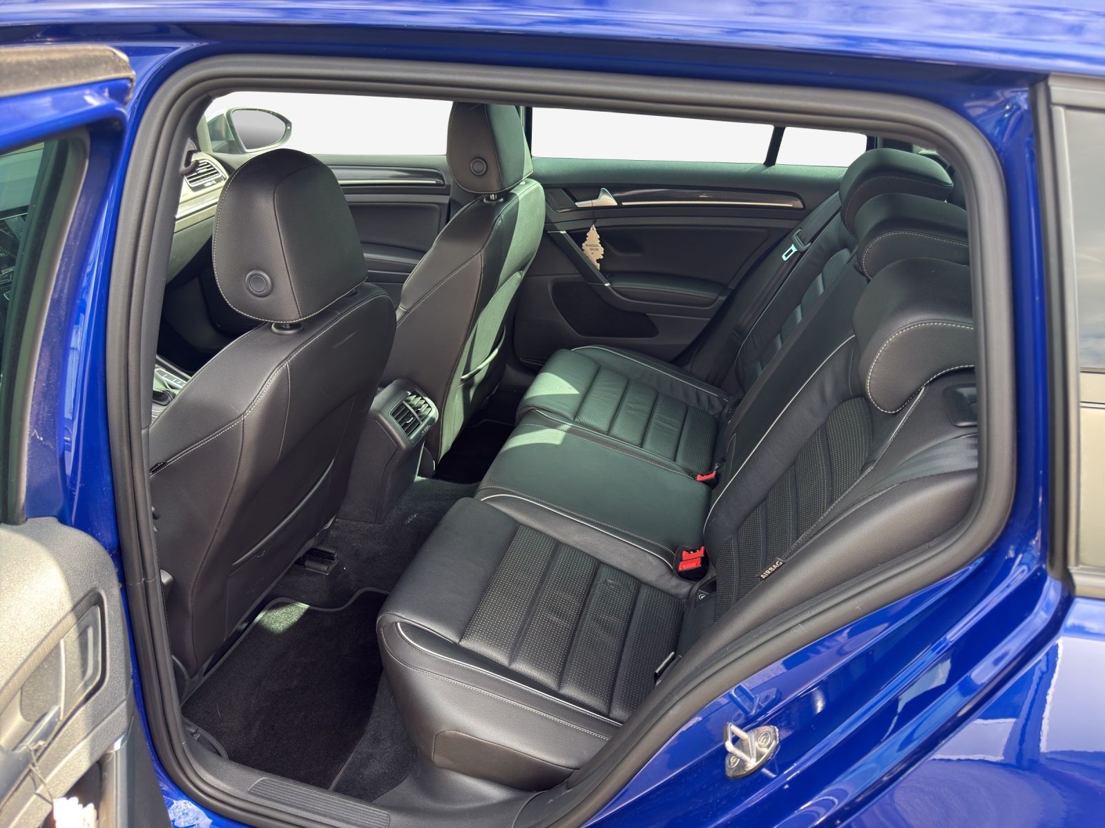 VW Golf Variant 2.0 TSI R 4Motion DSG-image-11