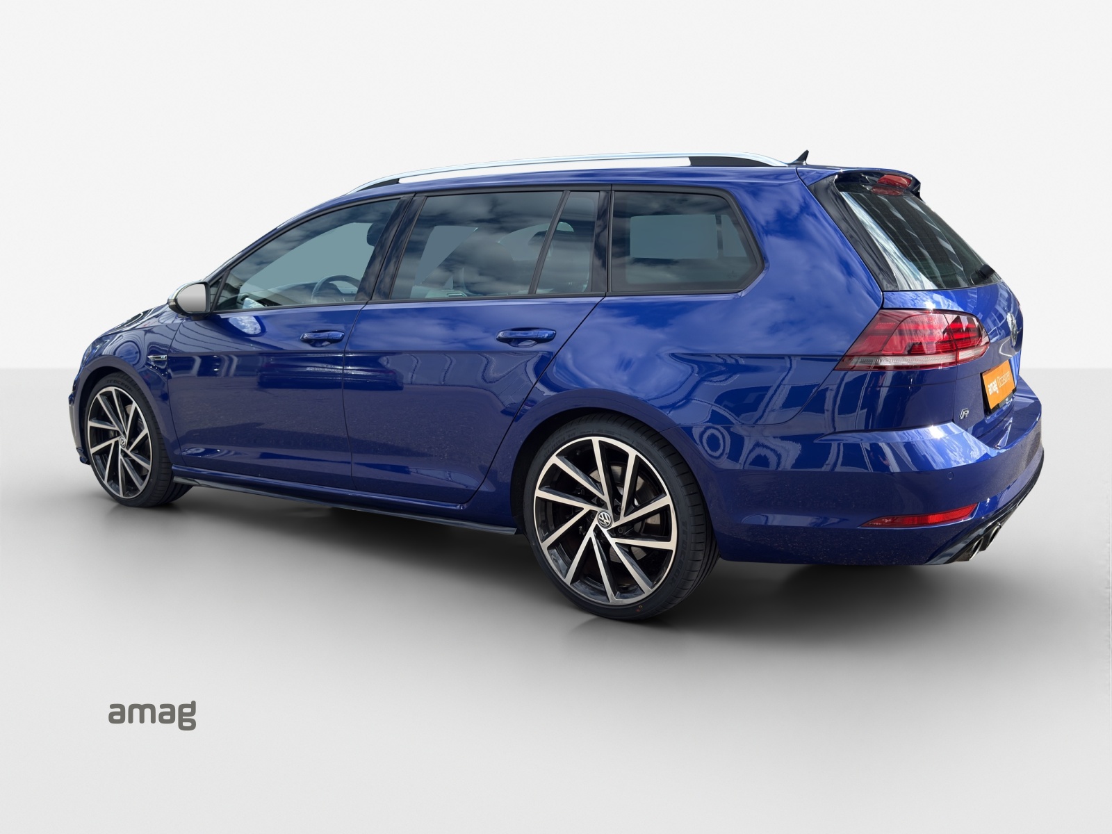 VW Golf Variant 2.0 TSI R 4Motion DSG-image-2