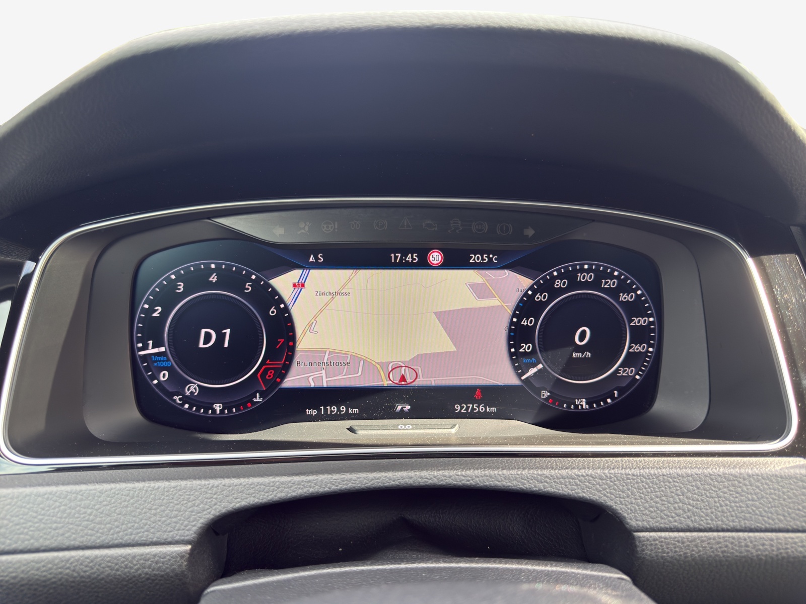 VW Golf Variant 2.0 TSI R 4Motion DSG-image-15