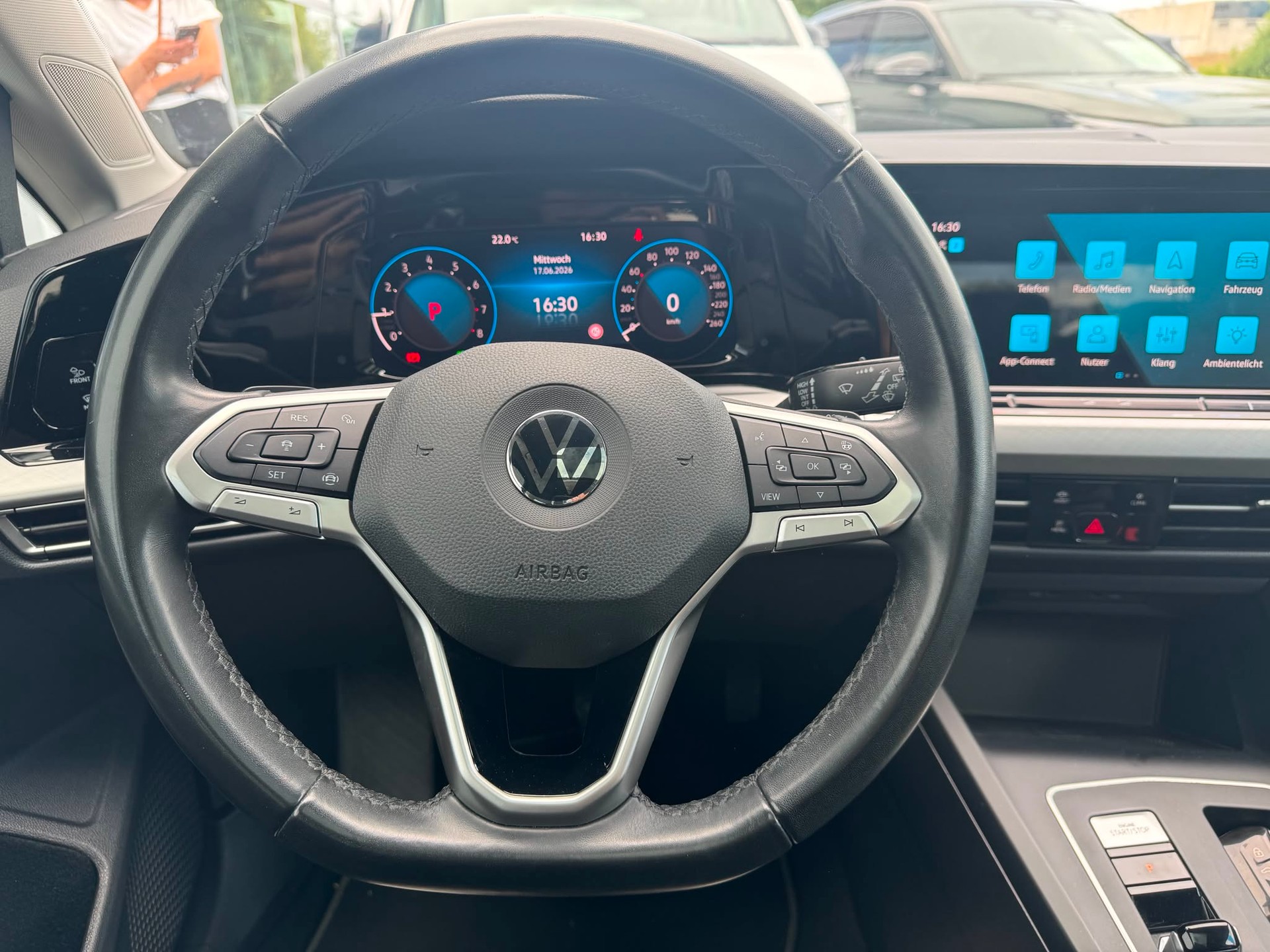 VW Golf 1.5 e TSI ACT Life DSG-image-10