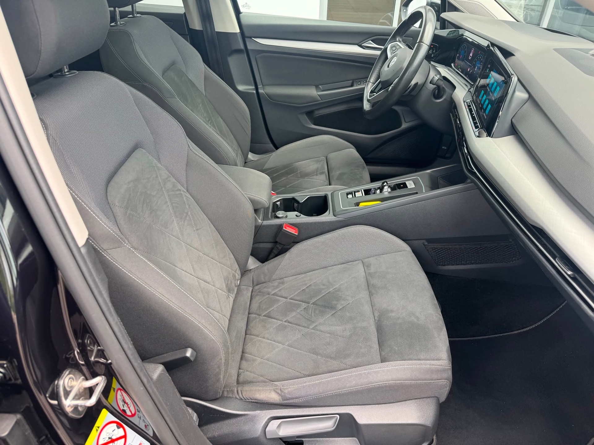 VW Golf 1.5 e TSI ACT Life DSG-image-2