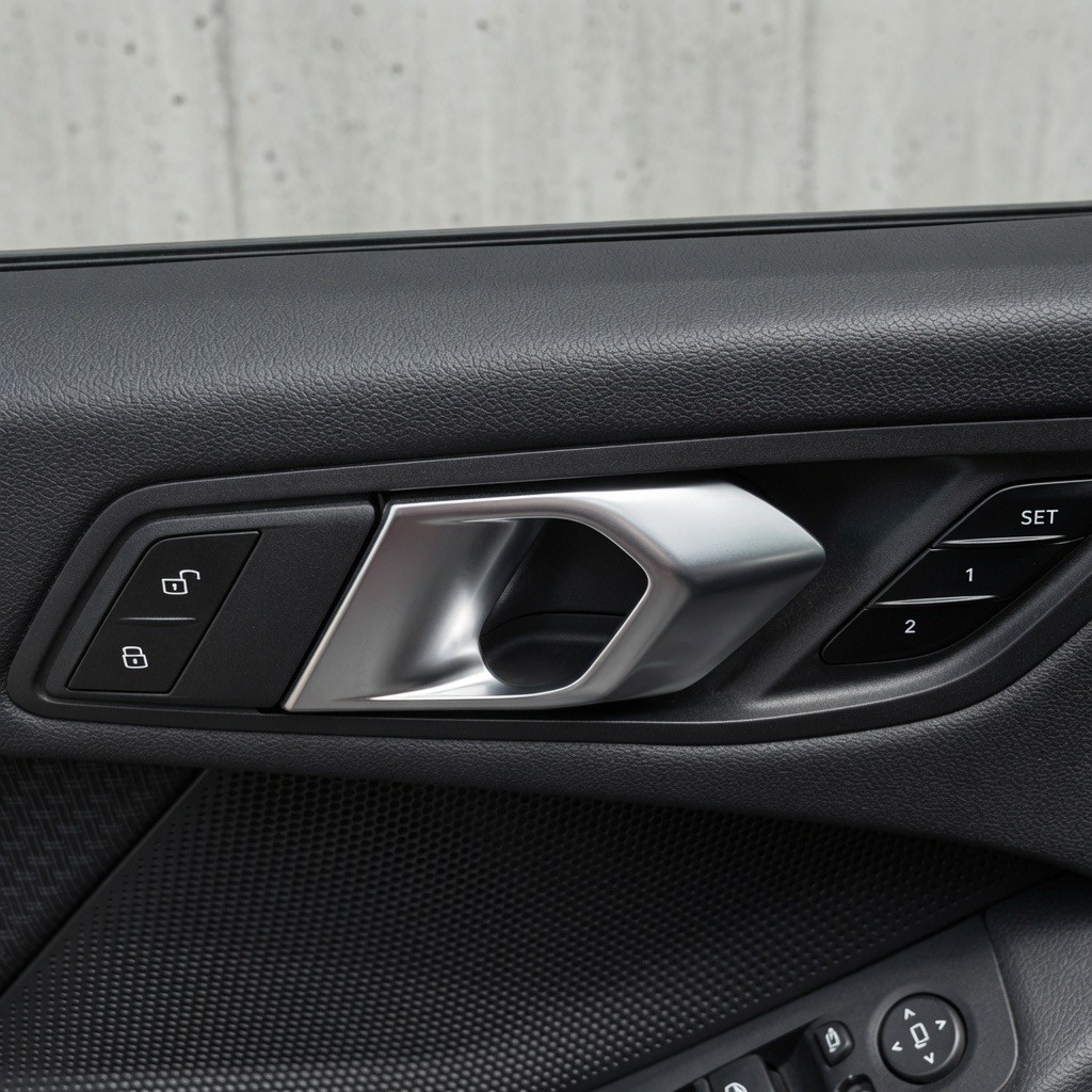 BMW 118i Essential Edition • Topausstattung • Service Plus-image-6
