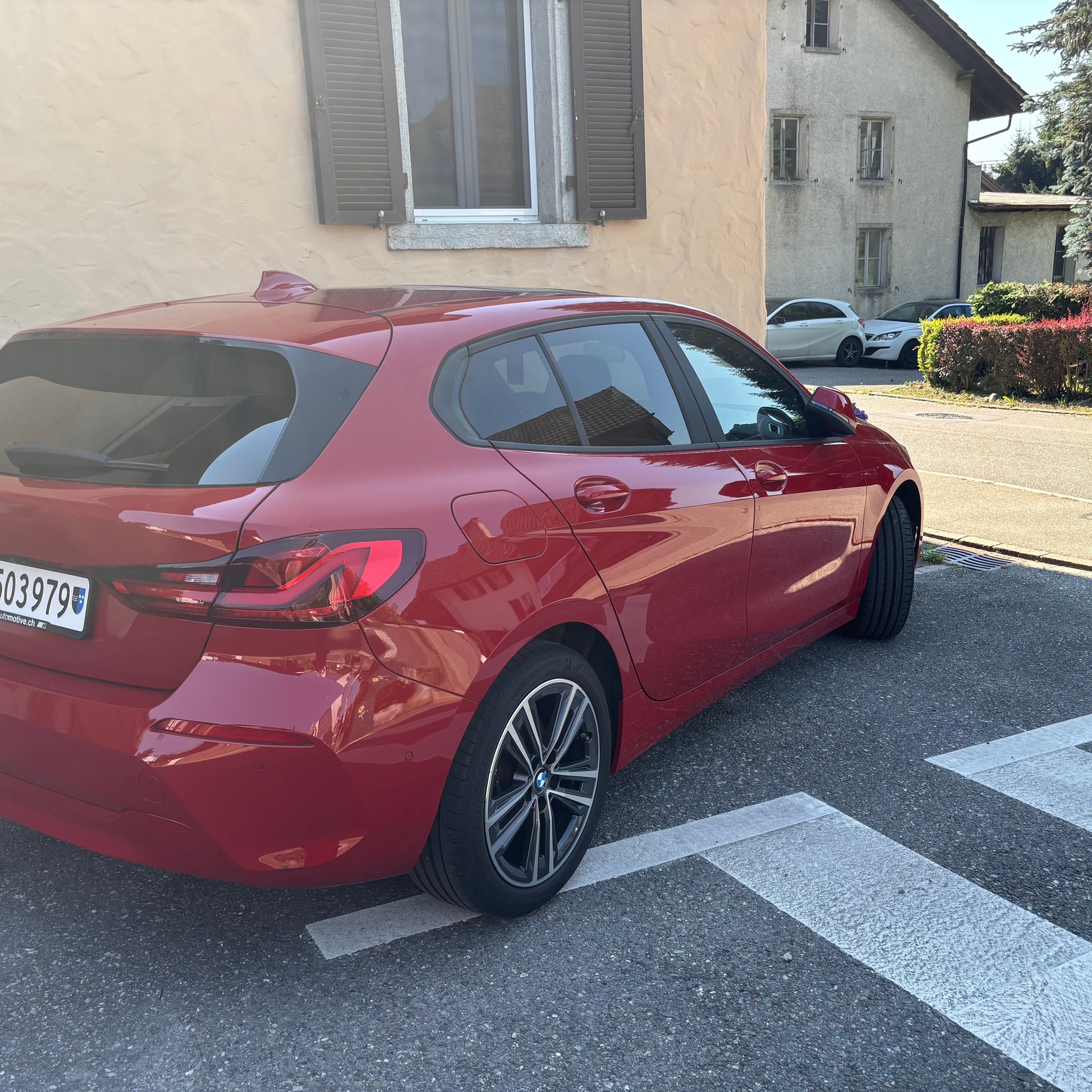 BMW 118i Essential Edition • Topausstattung • Service Plus-image-9