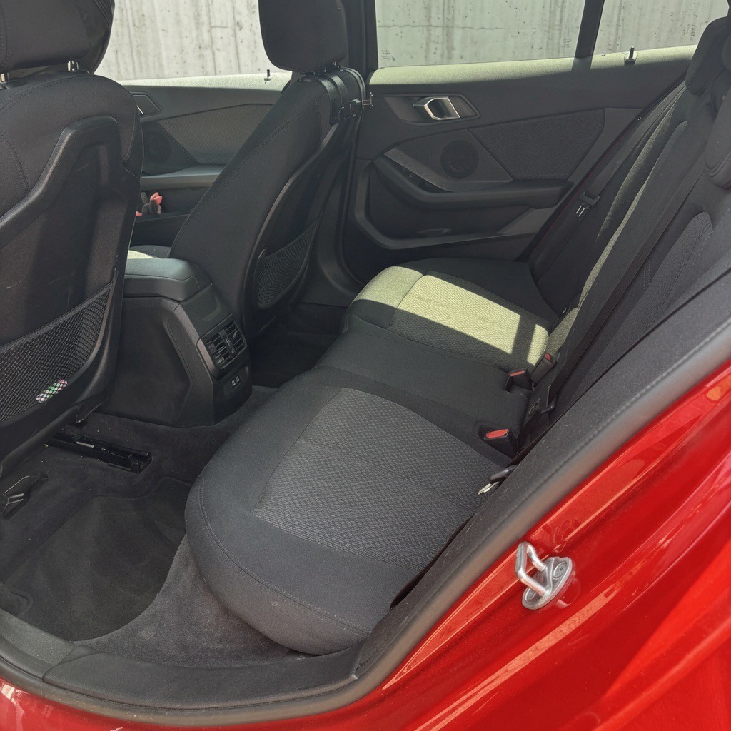 BMW 118i Essential Edition • Topausstattung • Service Plus-image-5