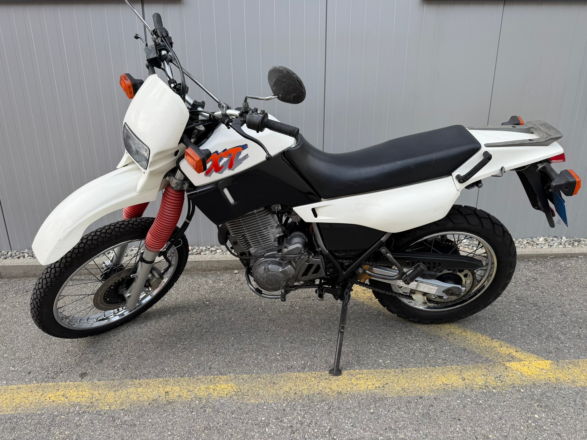 YAMAHA XT 600 E-showroom-element-1