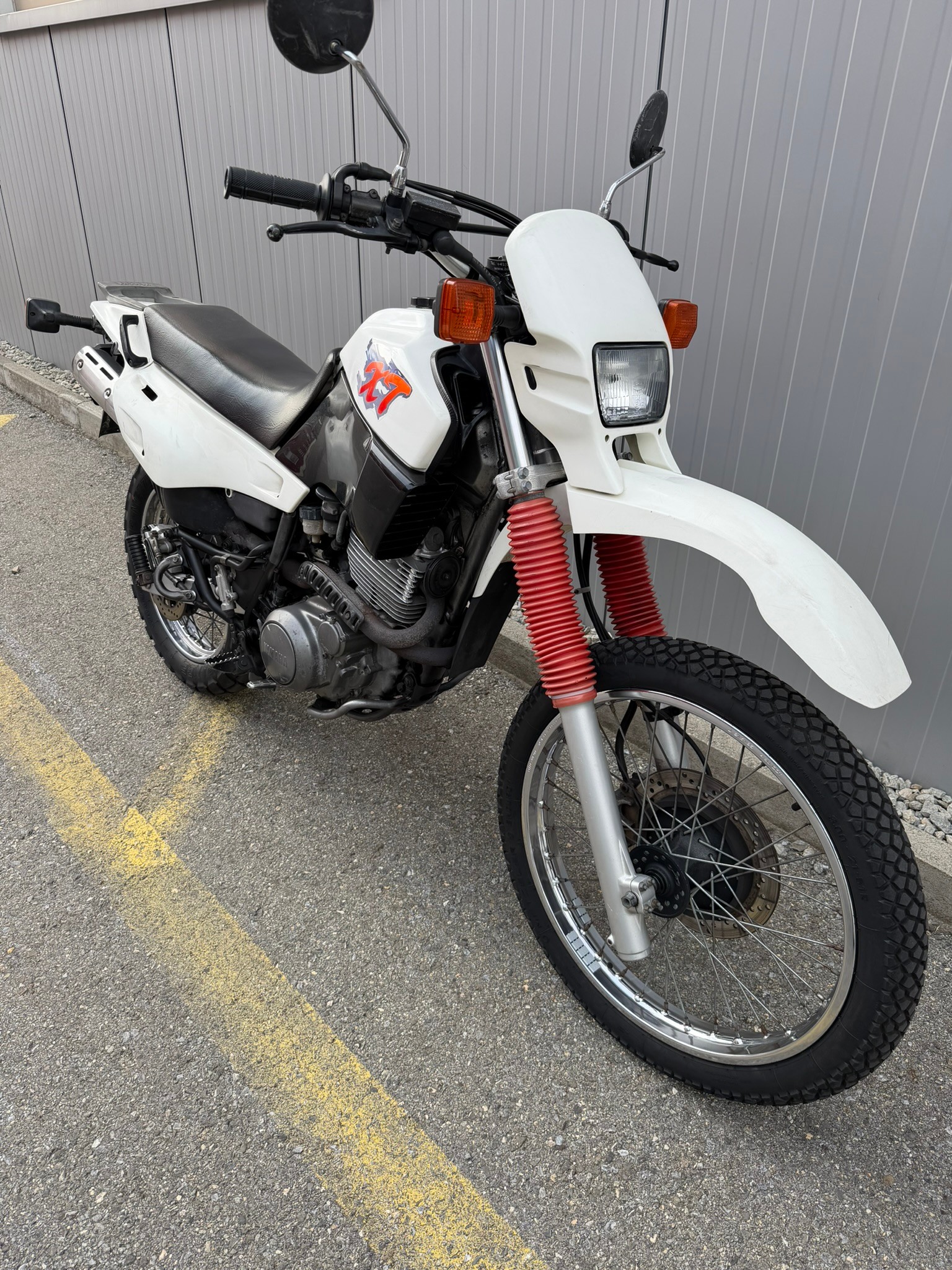 YAMAHA XT 600 E-showroom-element-2
