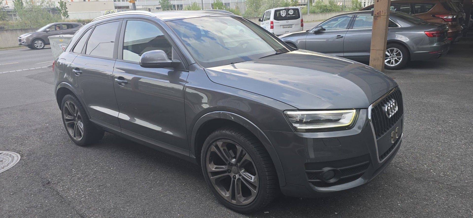 AUDI Q3 2.0 TFSI quattro-image-2