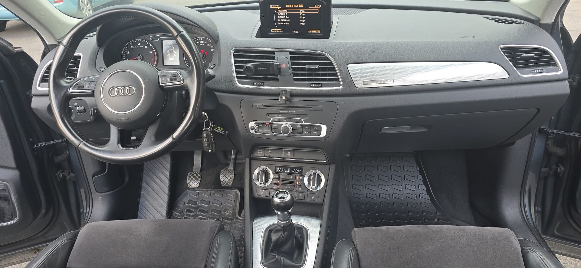 AUDI Q3 2.0 TFSI quattro-image-11