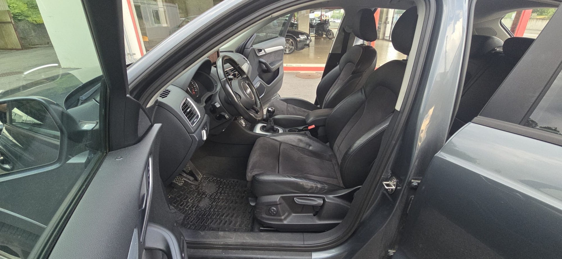 AUDI Q3 2.0 TFSI quattro-image-10