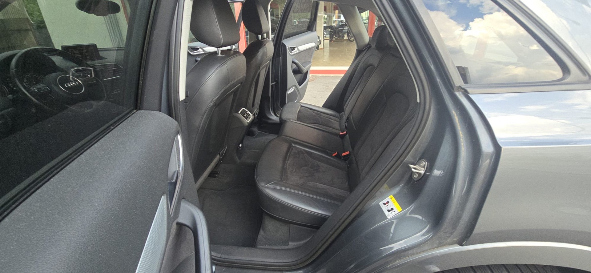 AUDI Q3 2.0 TFSI quattro-image-8