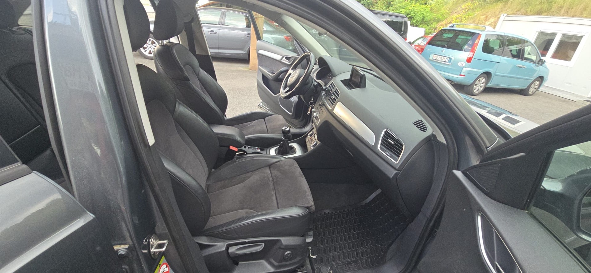 AUDI Q3 2.0 TFSI quattro-image-9