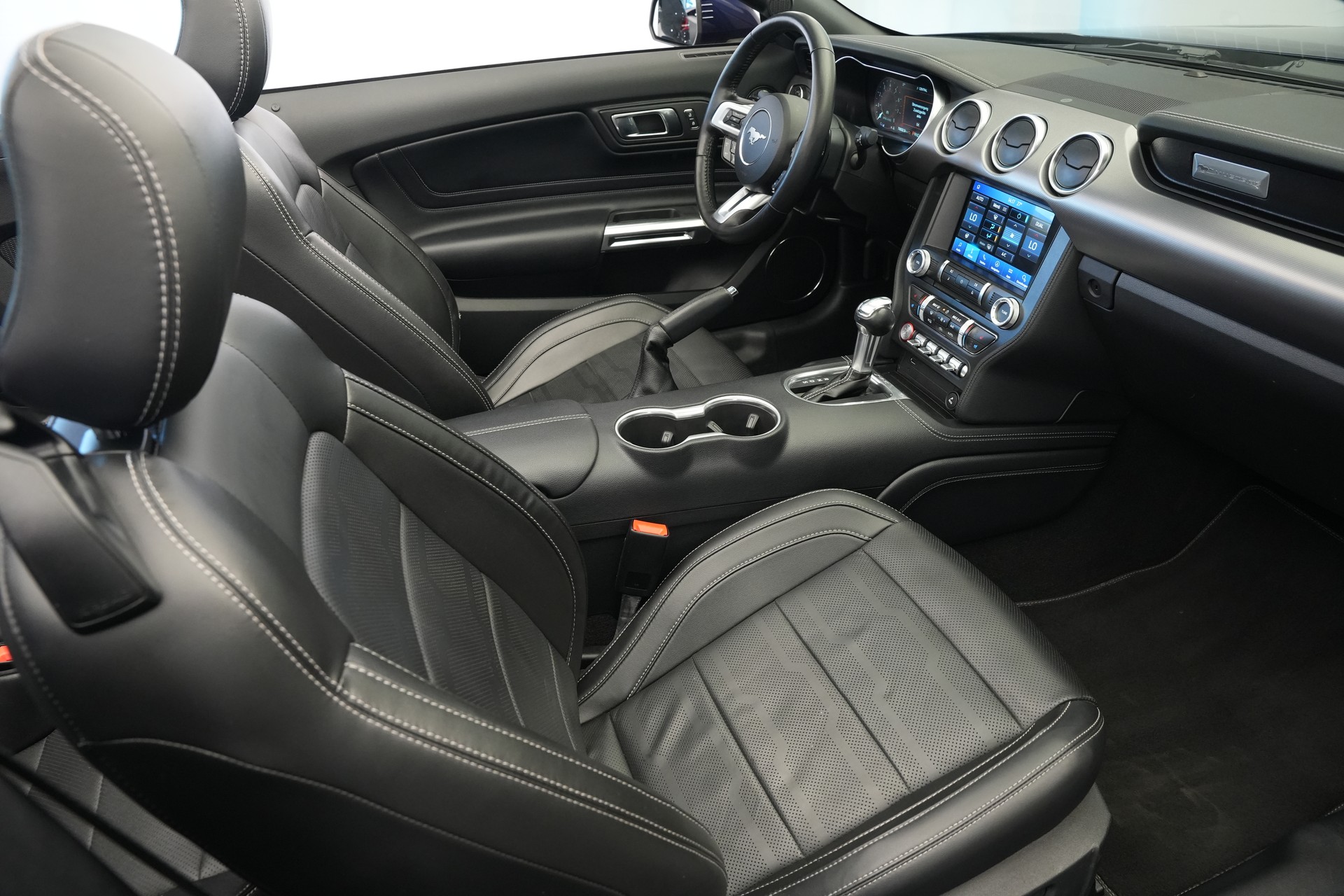 FORD Mustang Convertible 5.0 V8 GT Automat *CH-Fahrzeug*-image-17