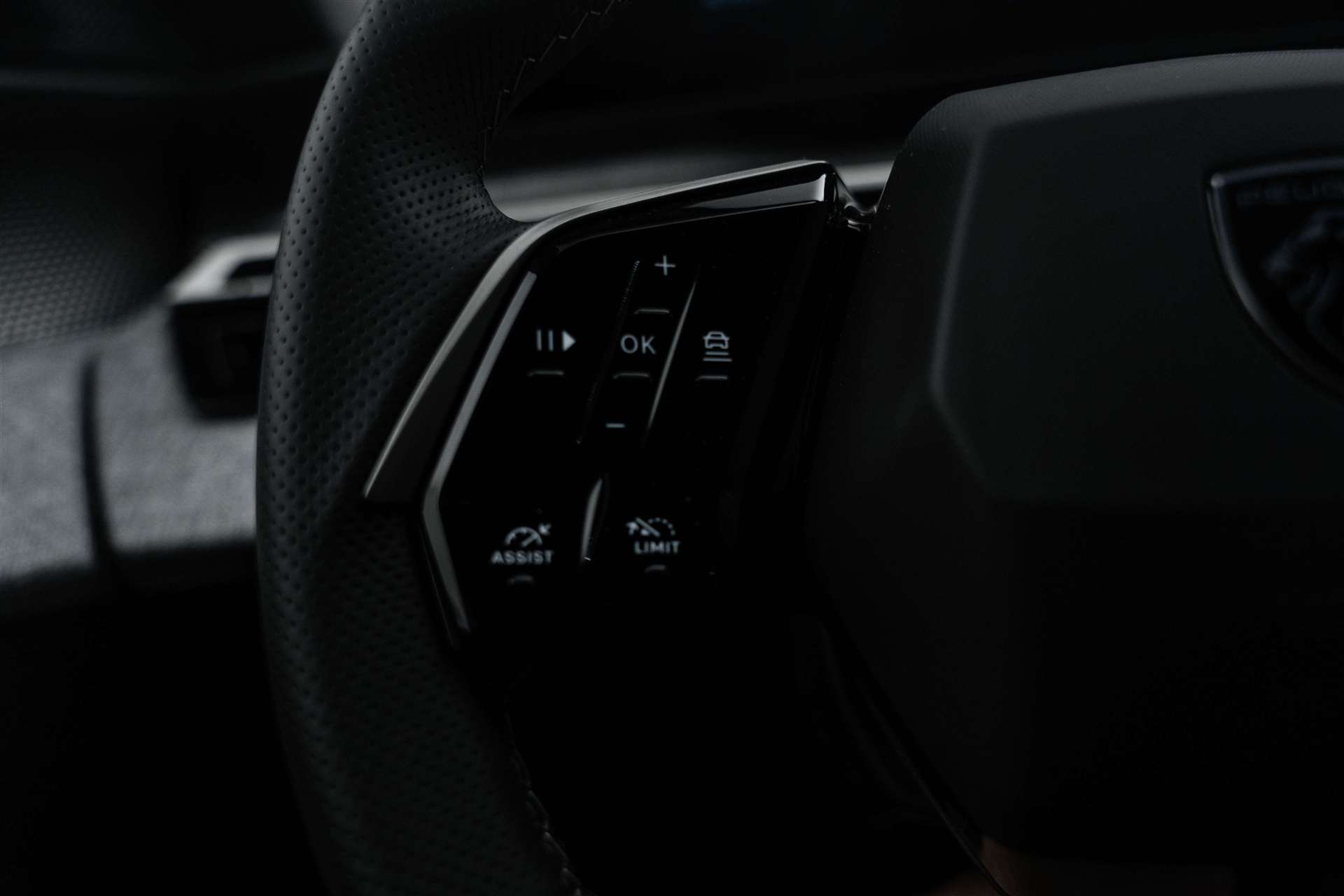 PEUGEOT 5008 145 Hybrid GT 7-Plätzer e-DCS-Automat-image-15