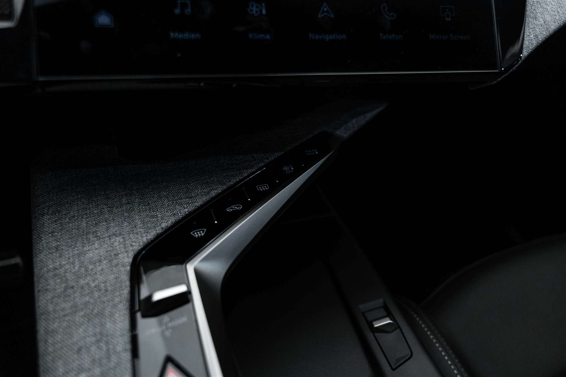 PEUGEOT 5008 145 Hybrid GT 7-Plätzer e-DCS-Automat-image-24