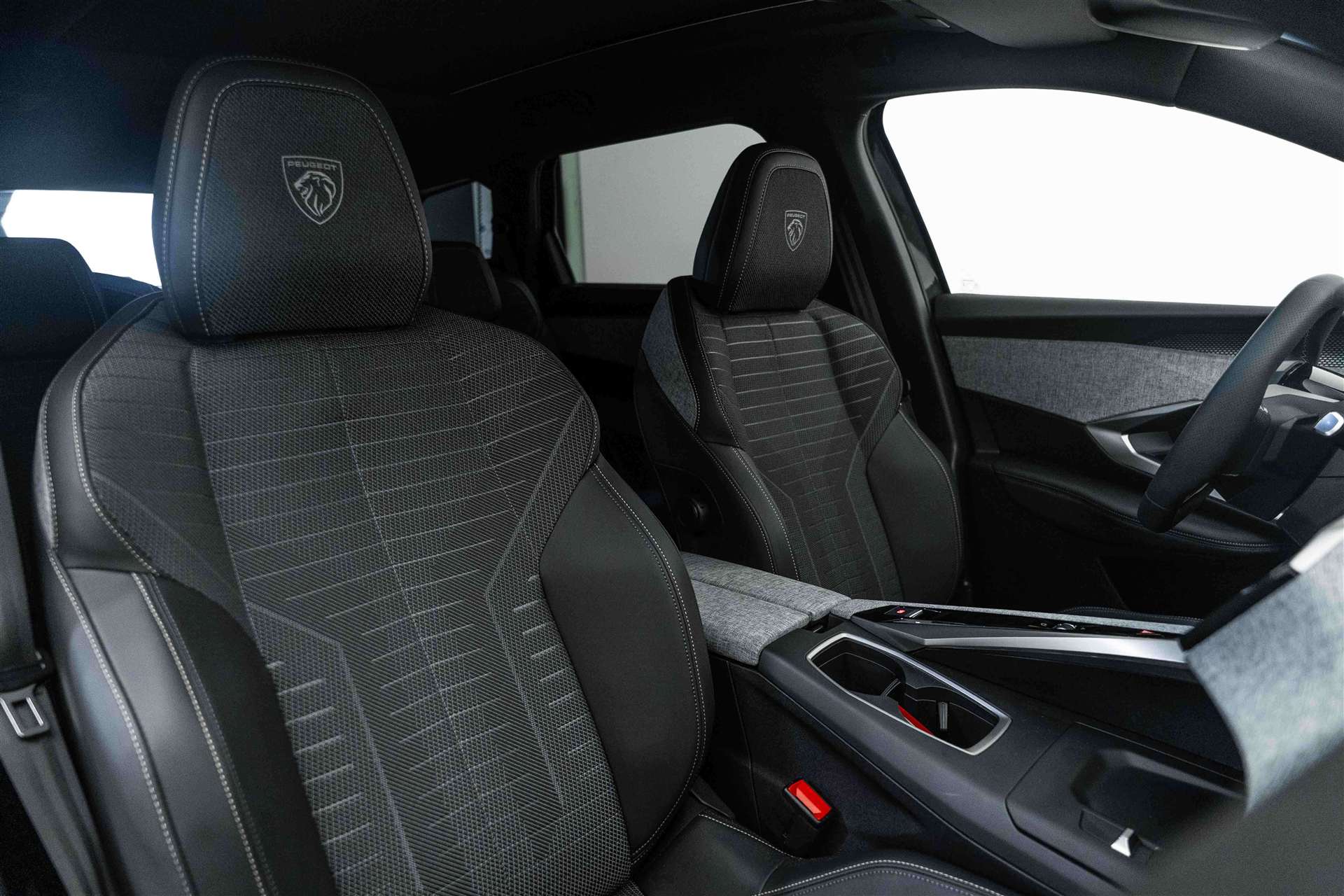PEUGEOT 5008 145 Hybrid GT 7-Plätzer e-DCS-Automat-image-10