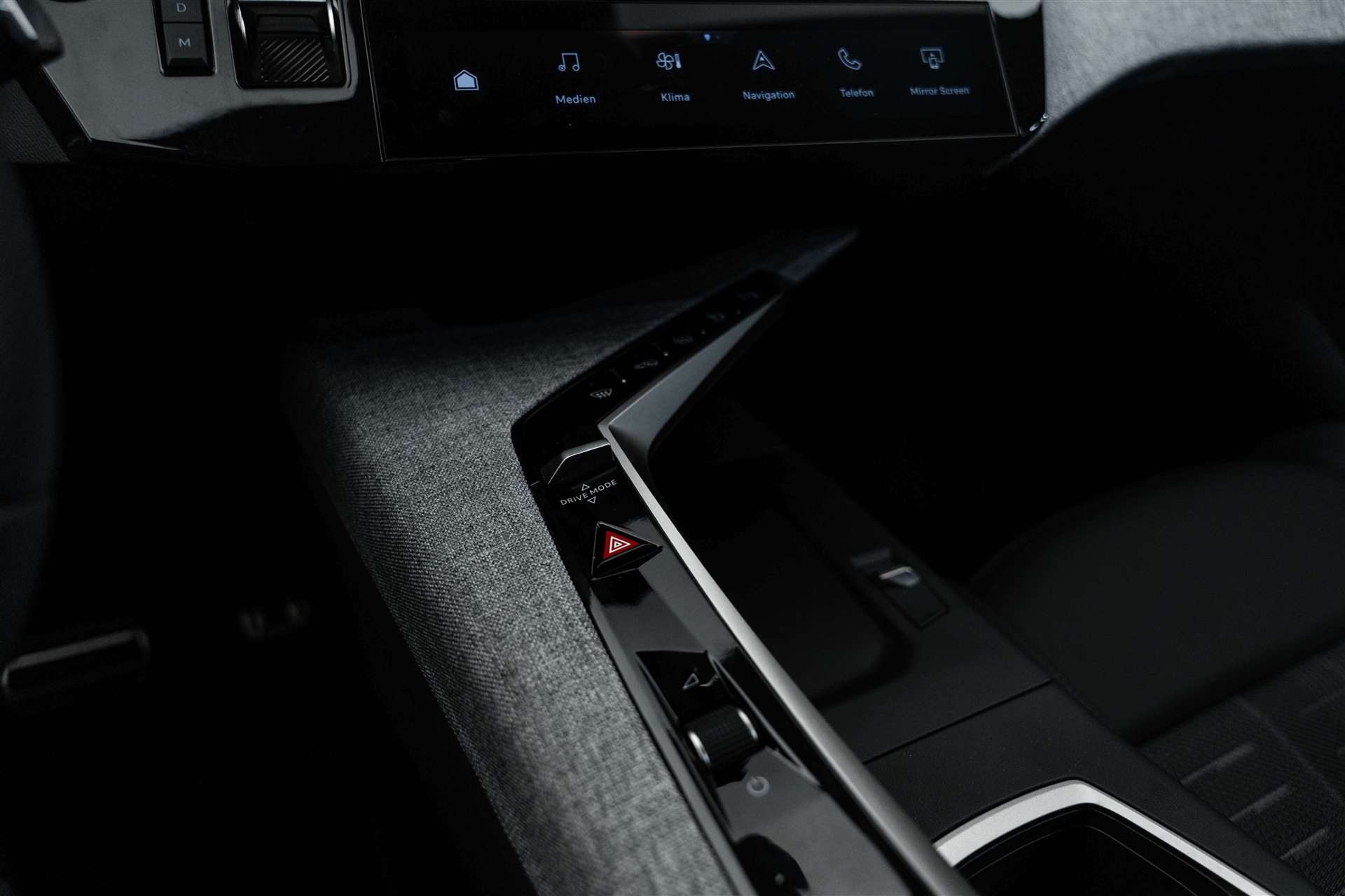 PEUGEOT 5008 145 Hybrid GT 7-Plätzer e-DCS-Automat-image-22