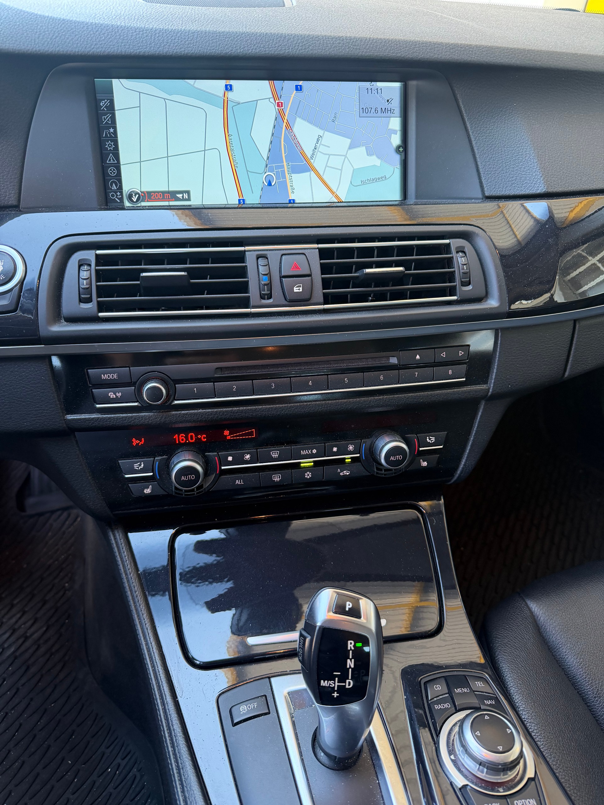 BMW 523i Touring Steptronic-image-11