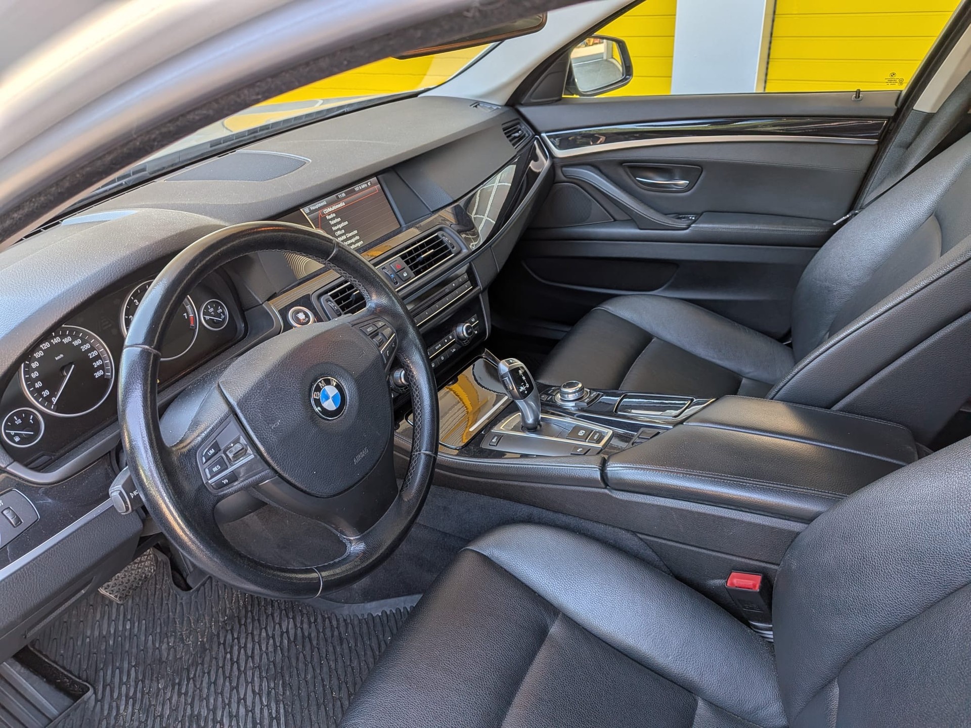 BMW 523i Touring Steptronic-image-8