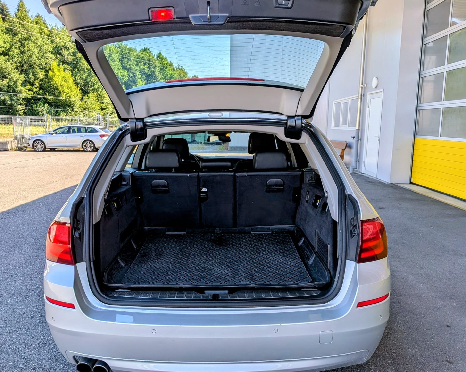 BMW 523i Touring Steptronic-image-12