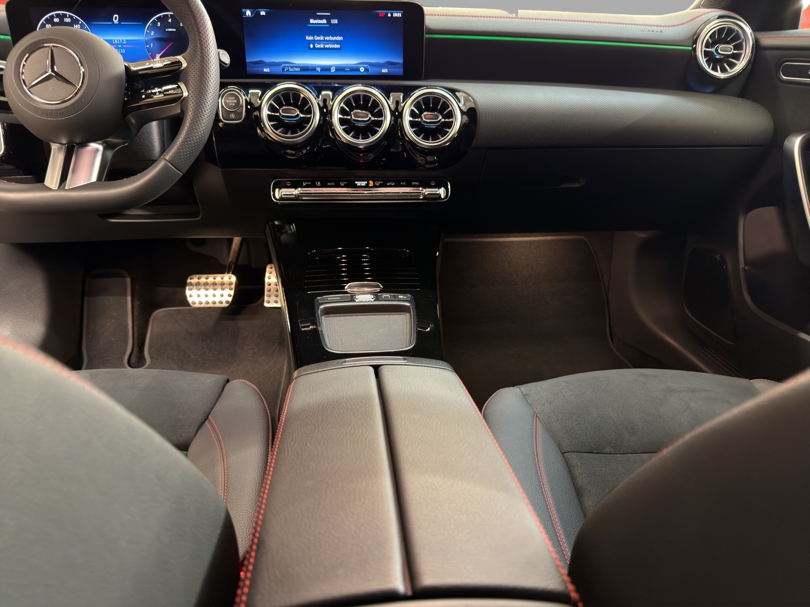 MERCEDES-BENZ CLA 200 - AMG / DISTRONIC / 360 Grad Kamera / Night-Paket-image-11