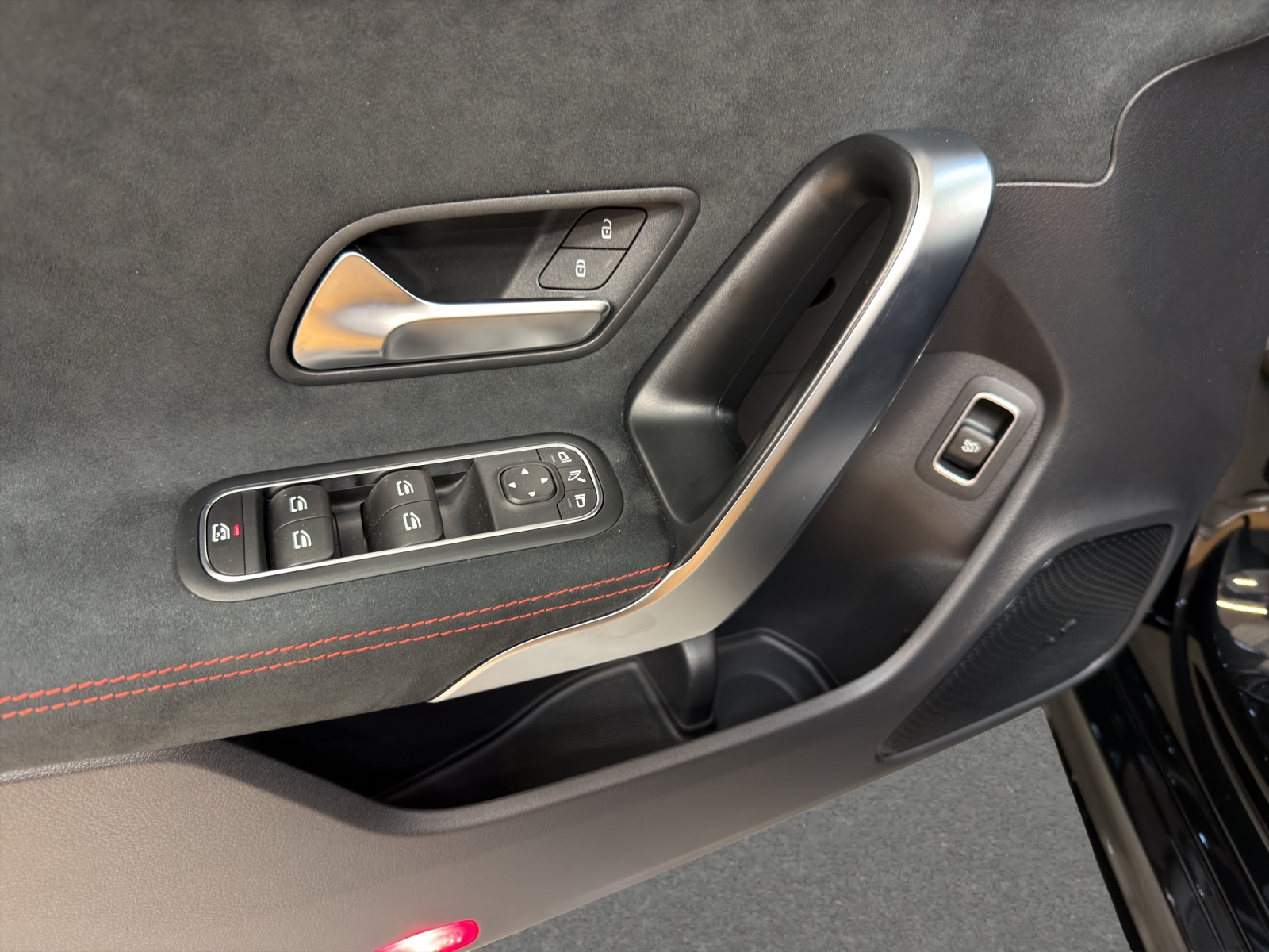 MERCEDES-BENZ CLA 200 - AMG / DISTRONIC / 360 Grad Kamera / Night-Paket-image-12